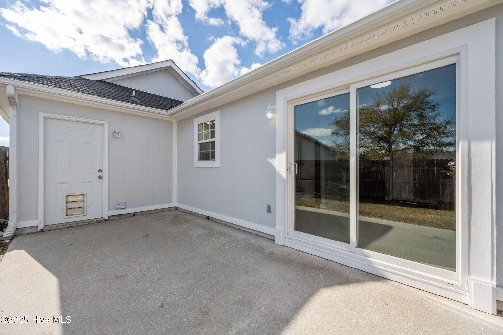 100545189 | Photo 47