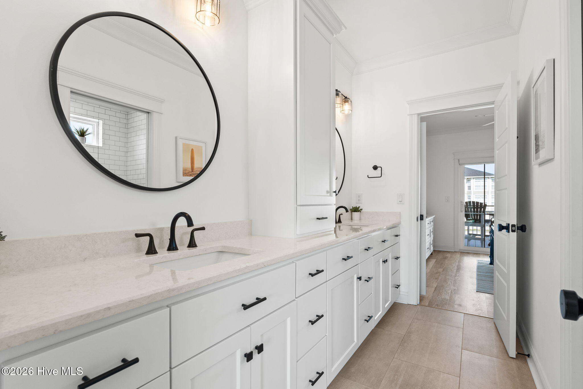 100562376 | Photo 32