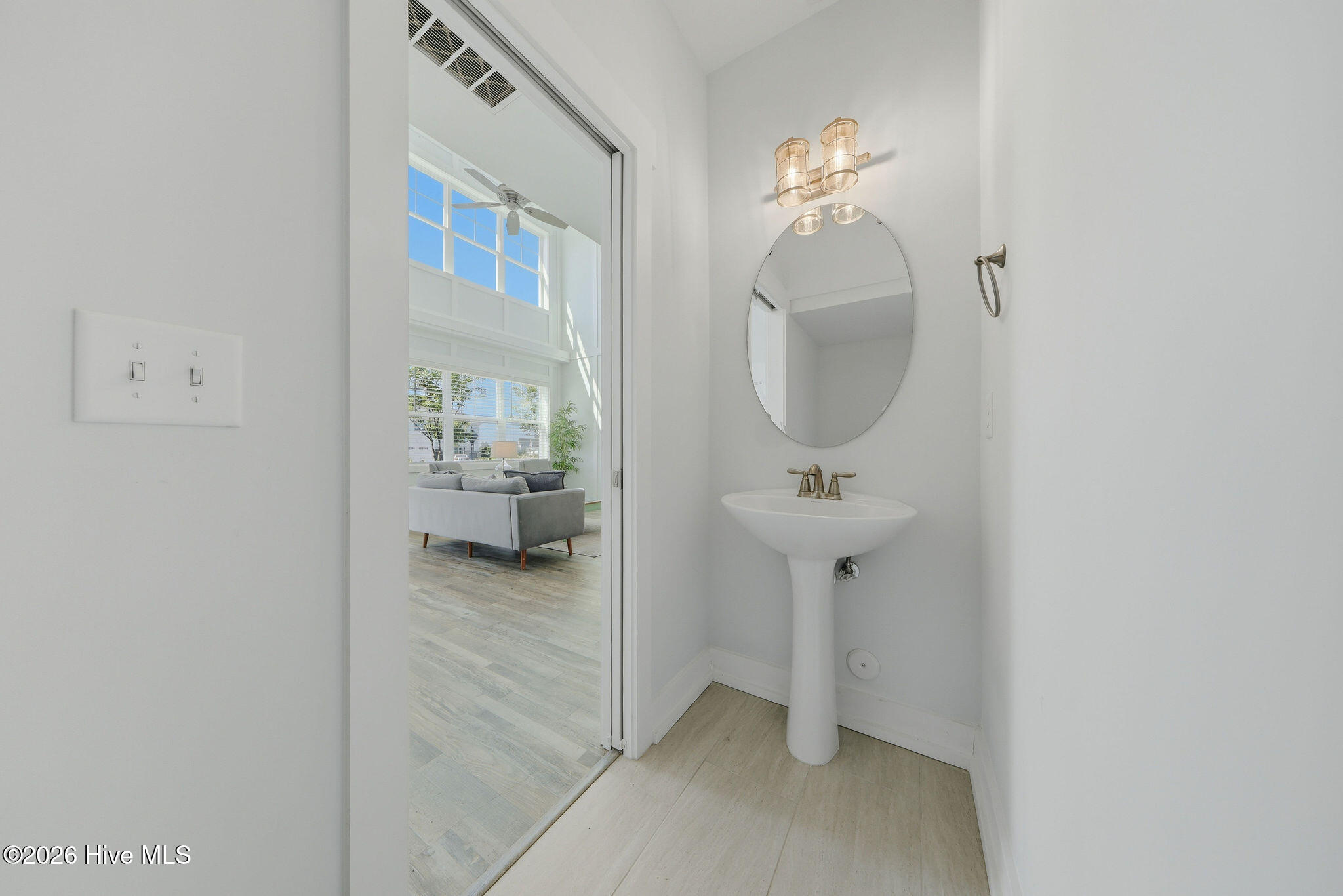 100569127 | Photo 22