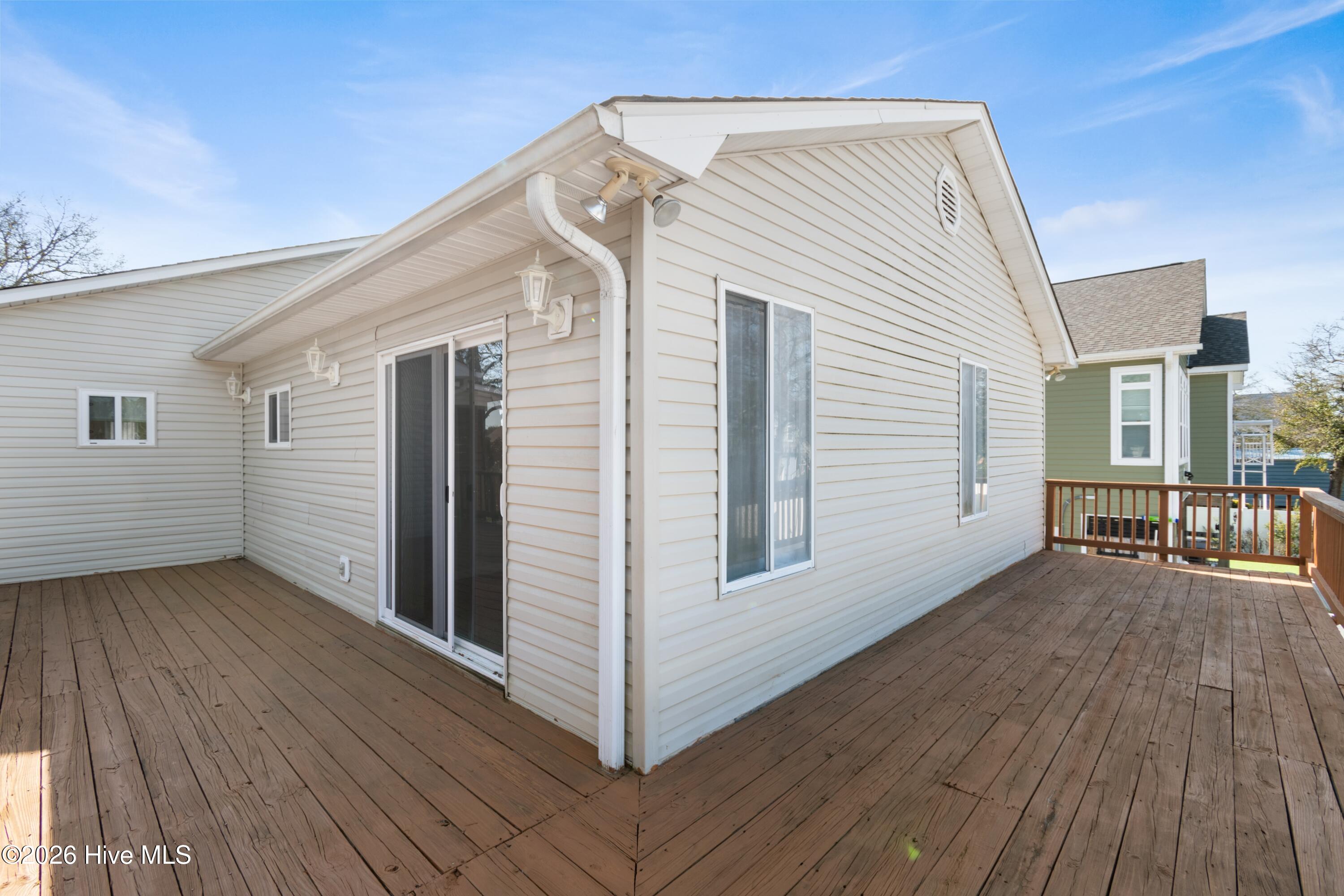 100561293 | Photo 31