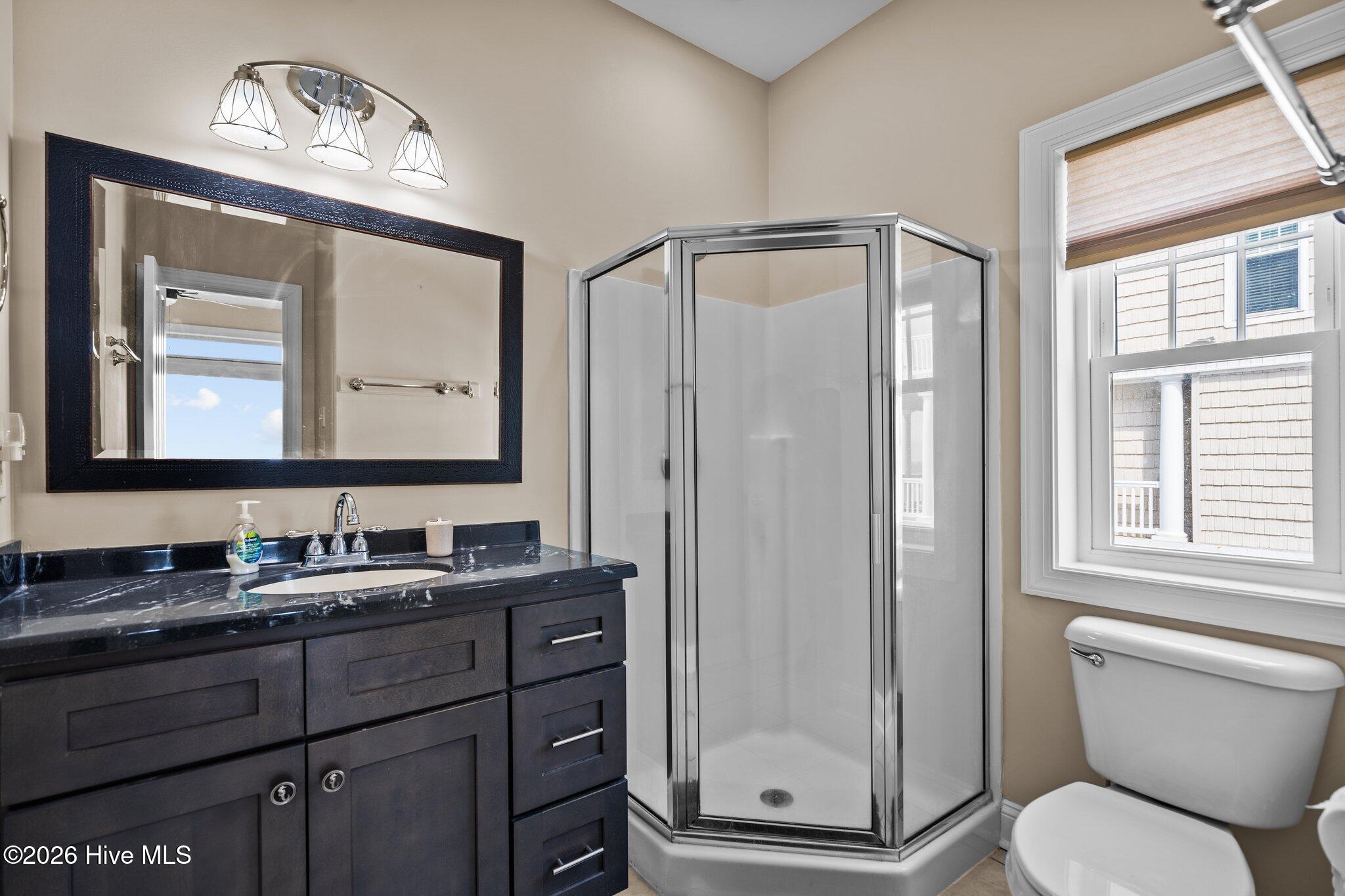 100562244 | Photo 17