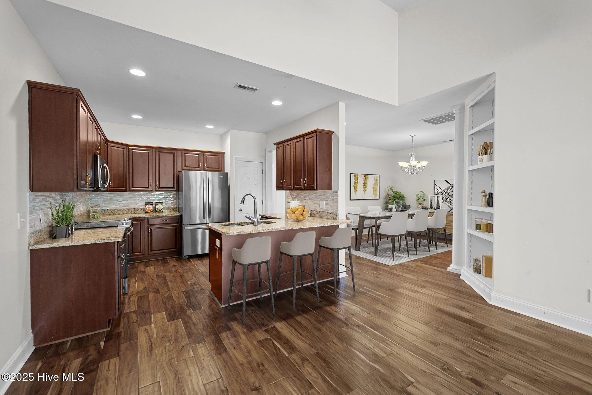 100535127 | Photo 10