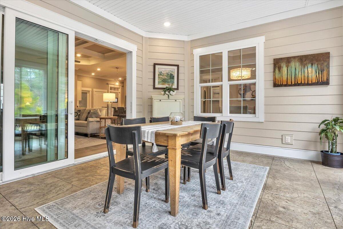 100558709 | Photo 39