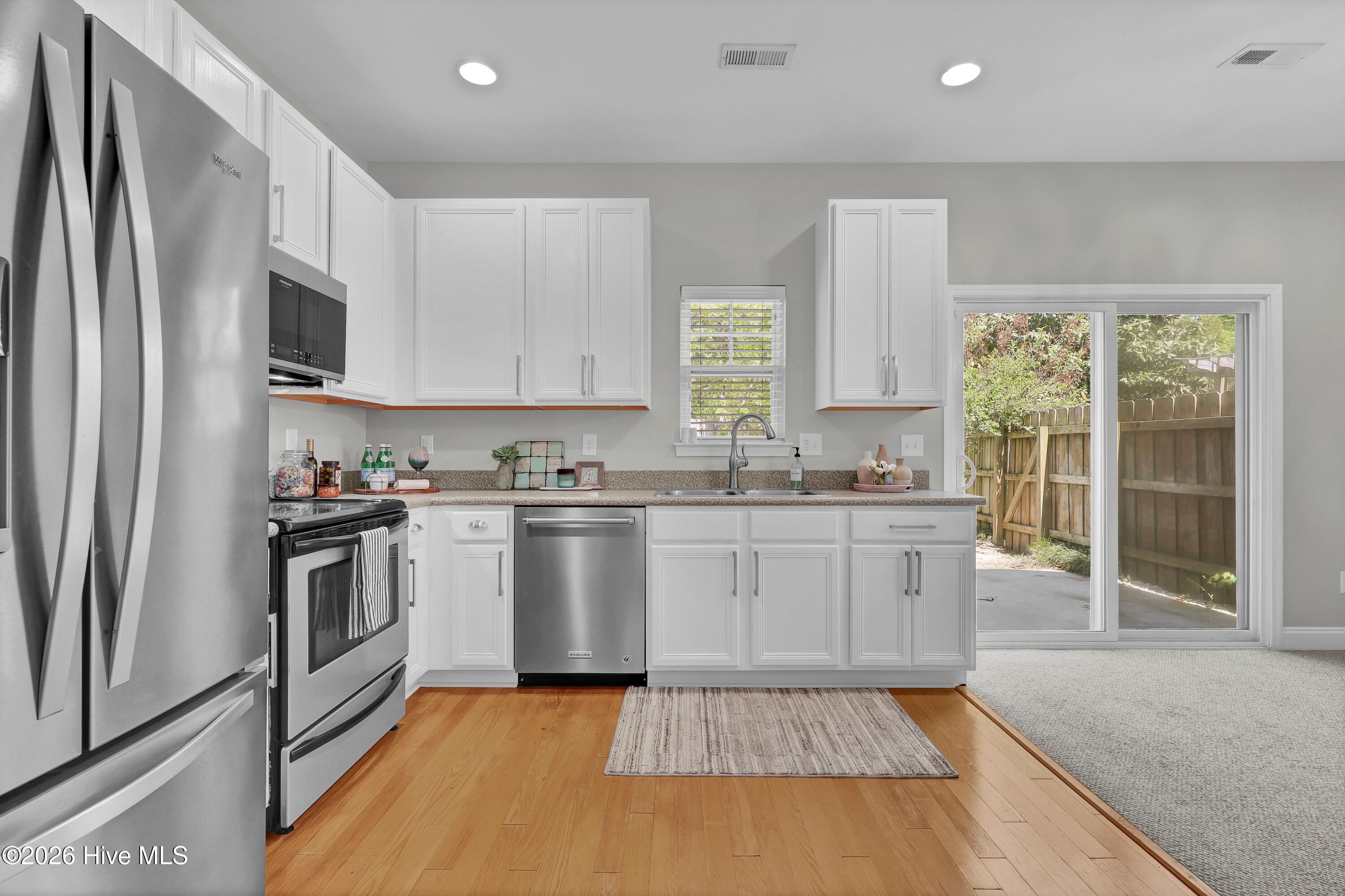 100567851 | Photo 13