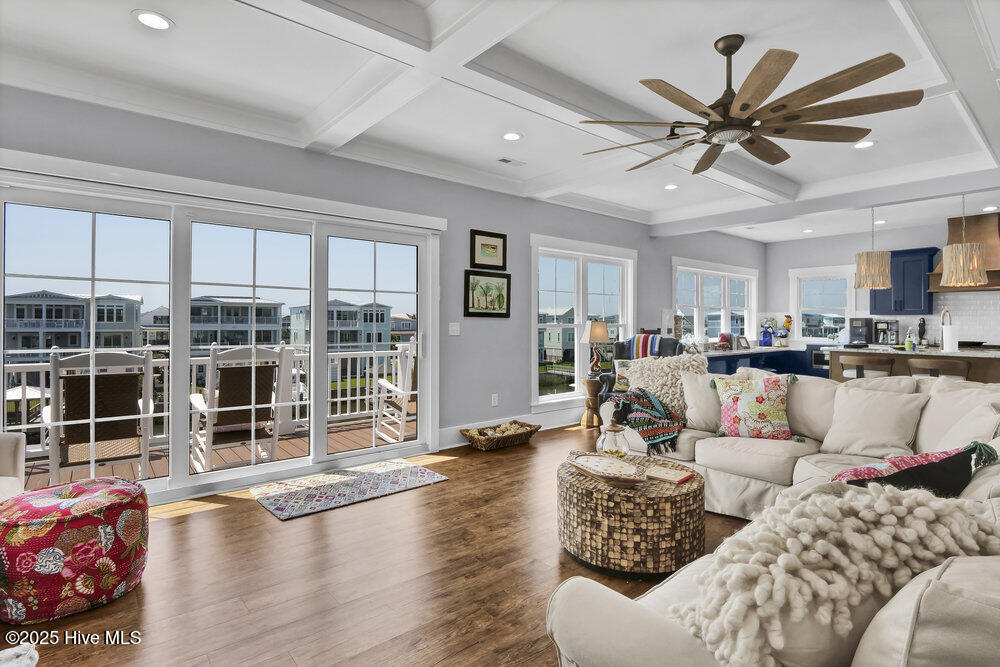 100509330 | Photo 13