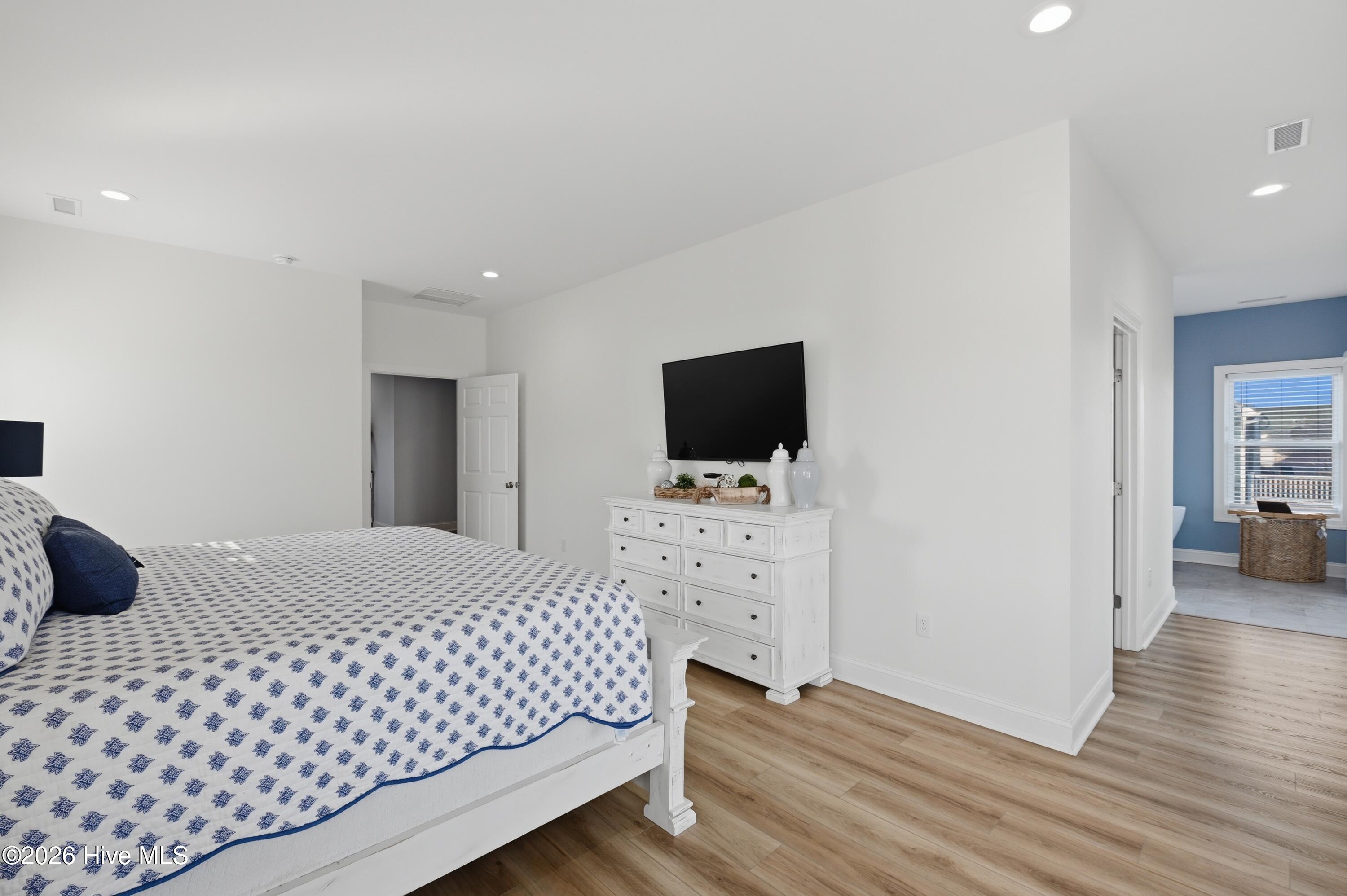 100561977 | Photo 24