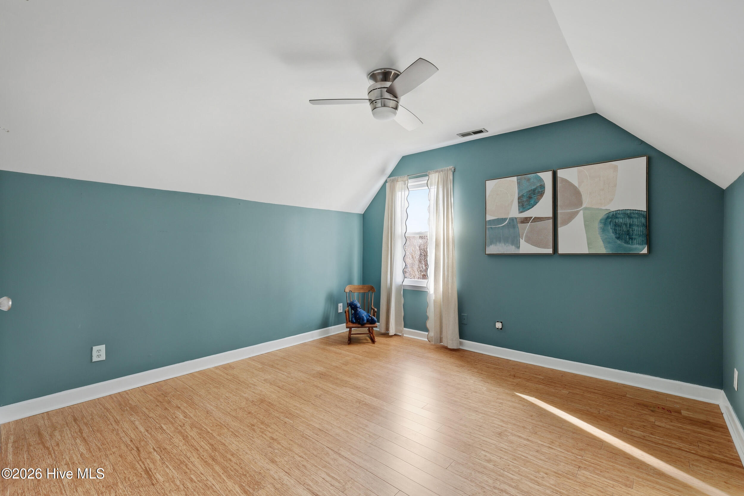 100554860 | Photo 23