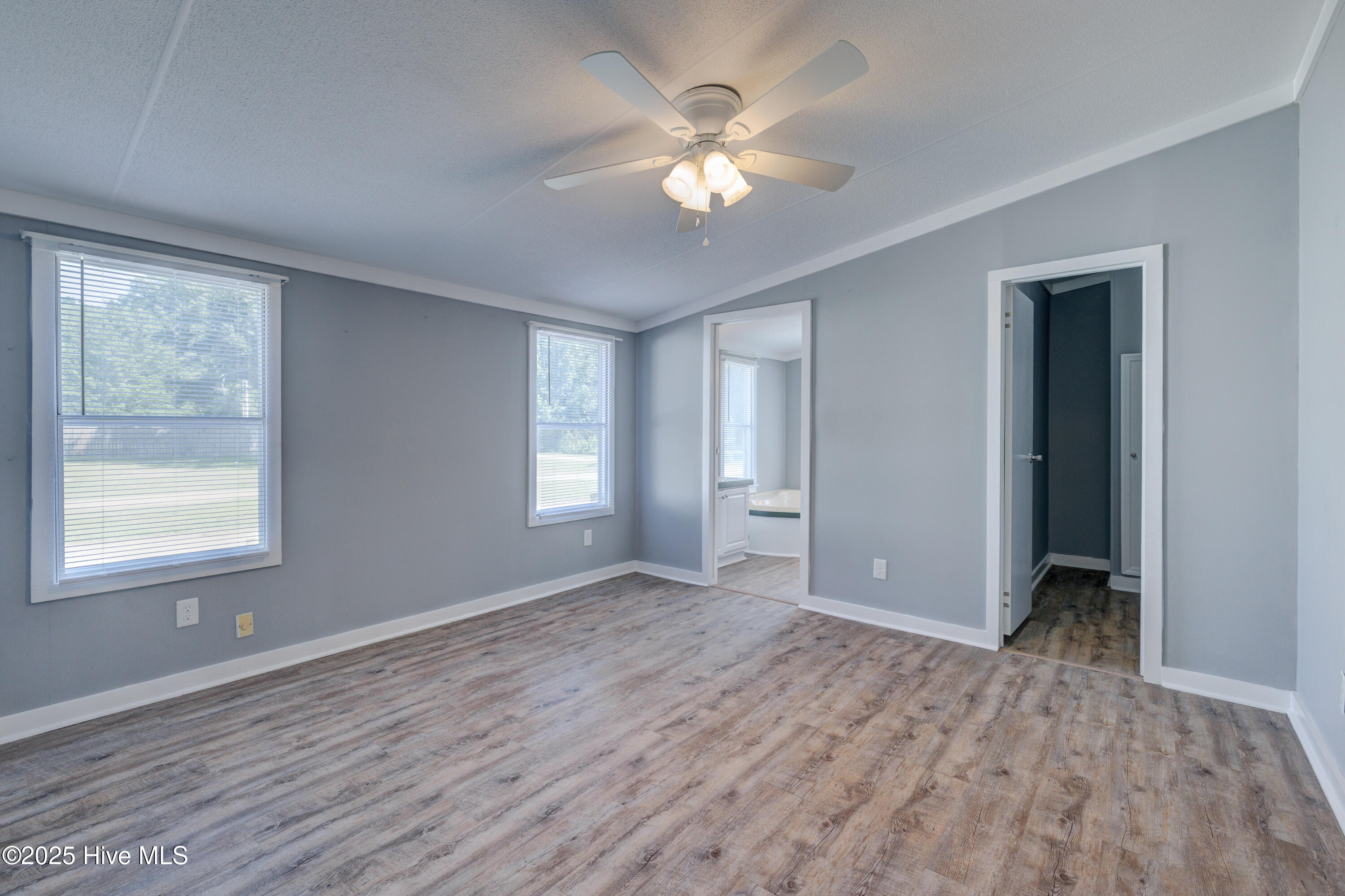 100516648 | Photo 23