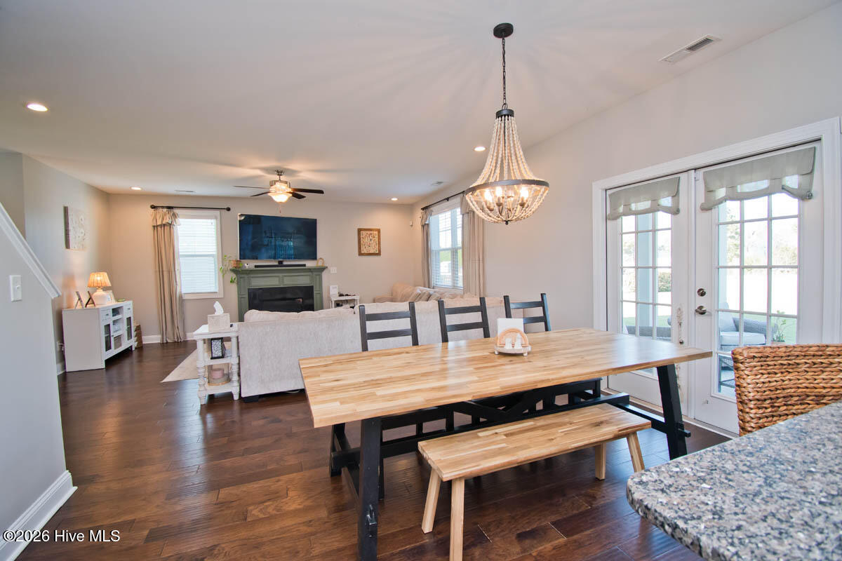 100562349 | Photo 14