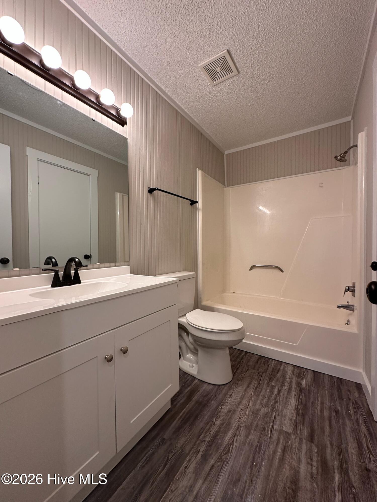 100550435 | Photo 22