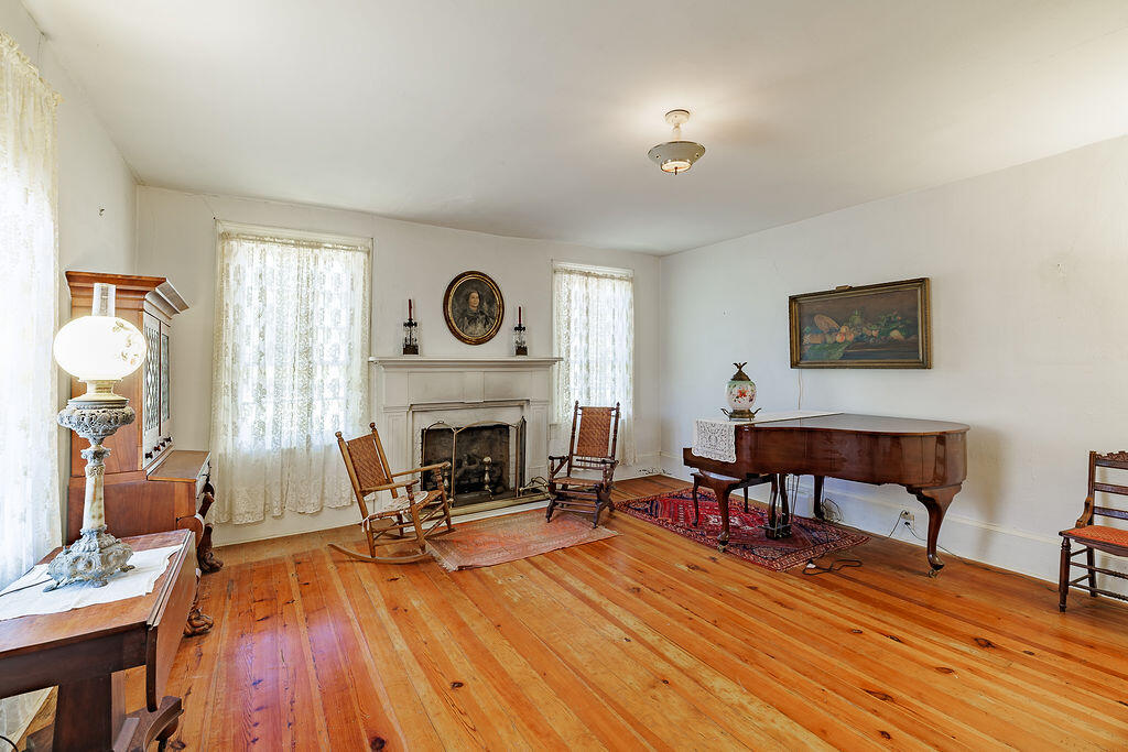 04 Parlor 1