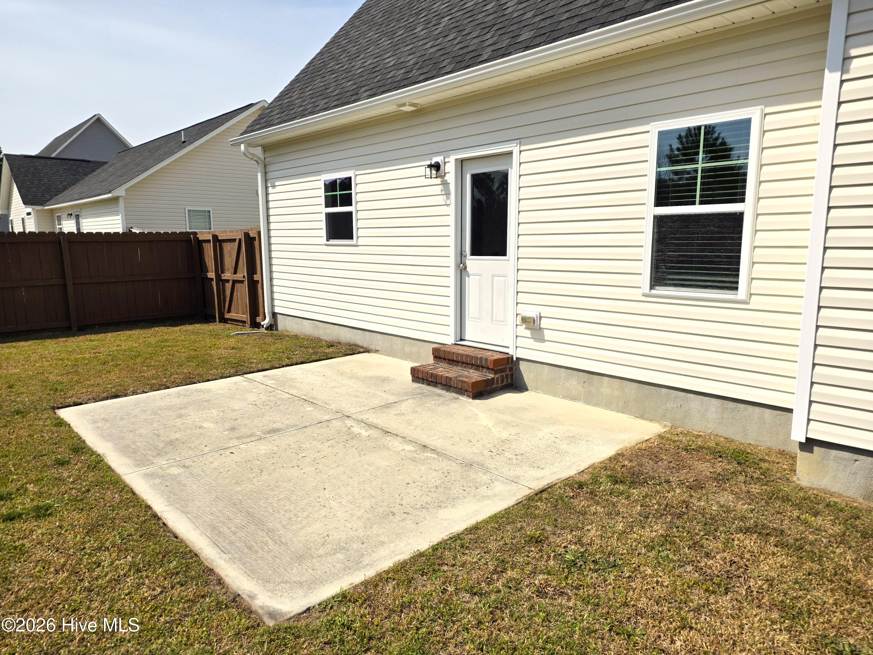 100527843 | Photo 70