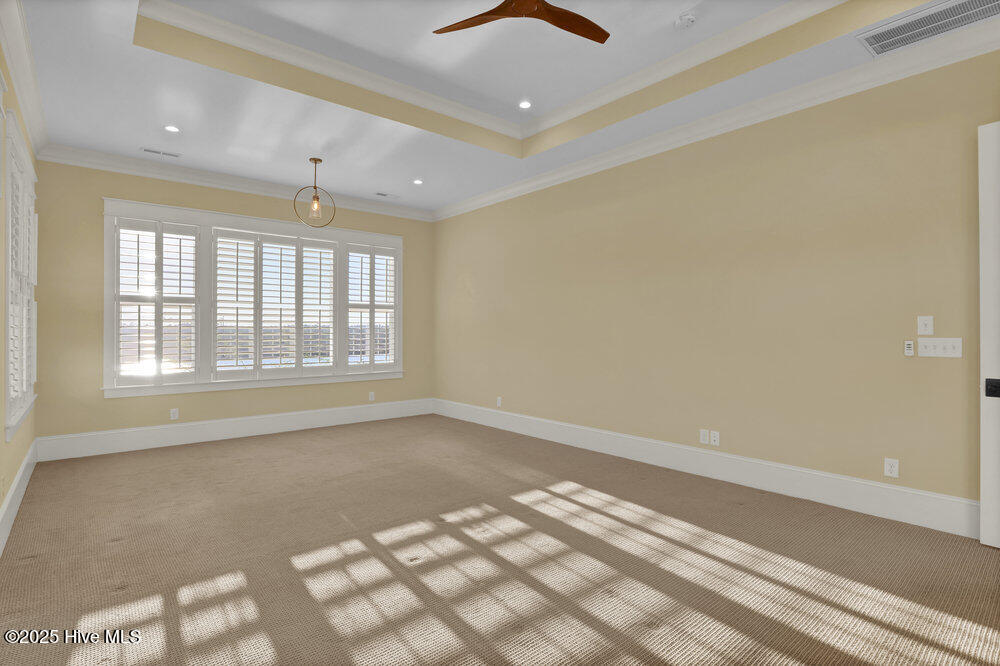 100537011 | Photo 29