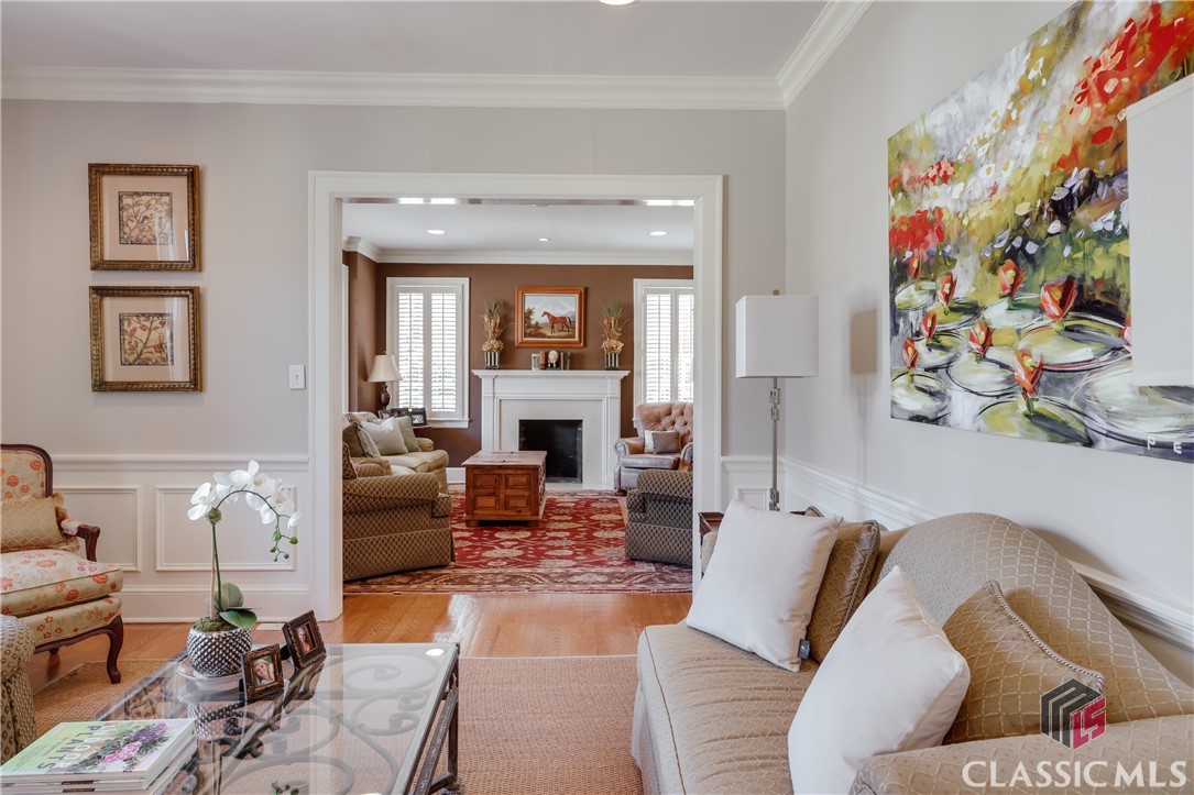 577 Cloverhurst Avenue W