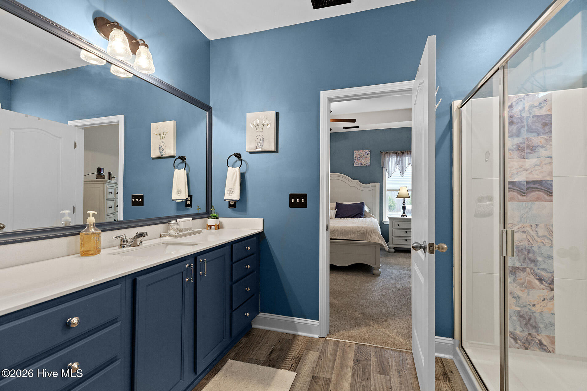 100549567 | Photo 23