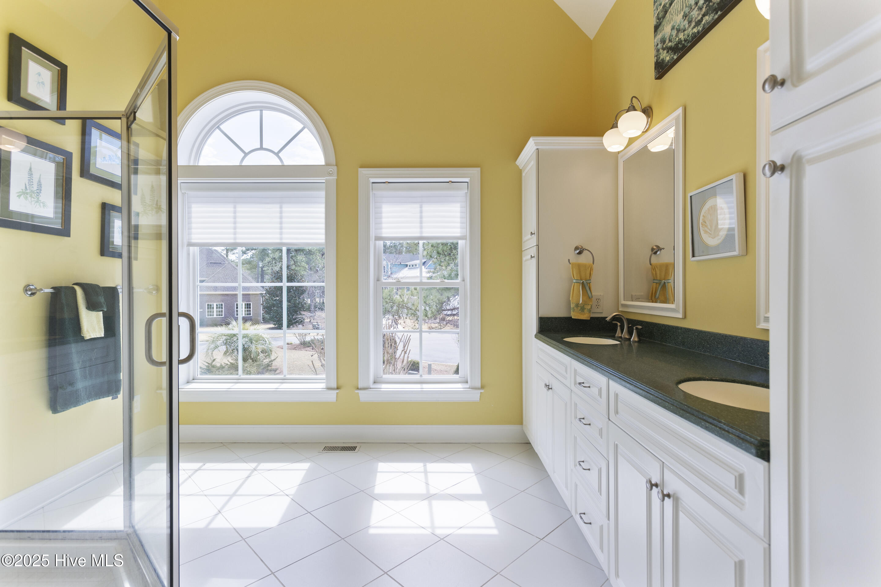 100493610 | Photo 60