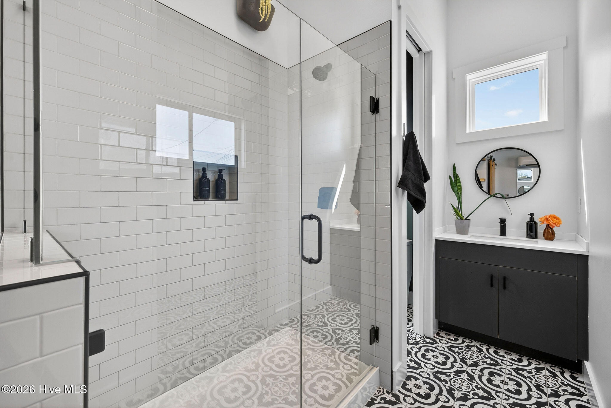 100563614 | Photo 25