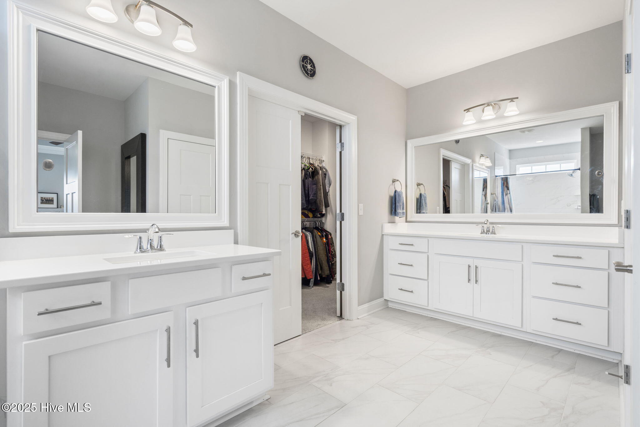 100538351 | Photo 38