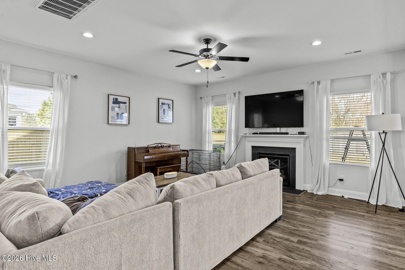 100561463 | Photo 14