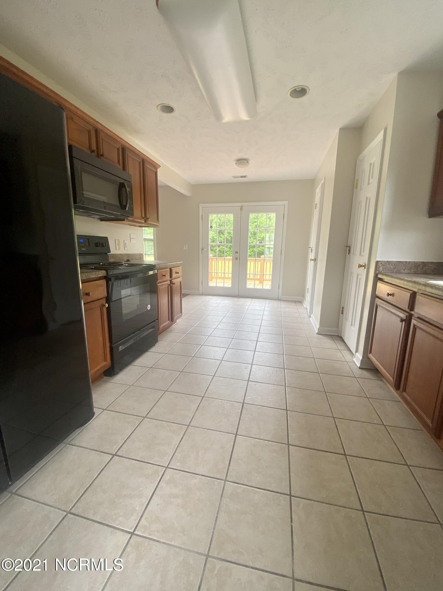 100545799 | Photo 23