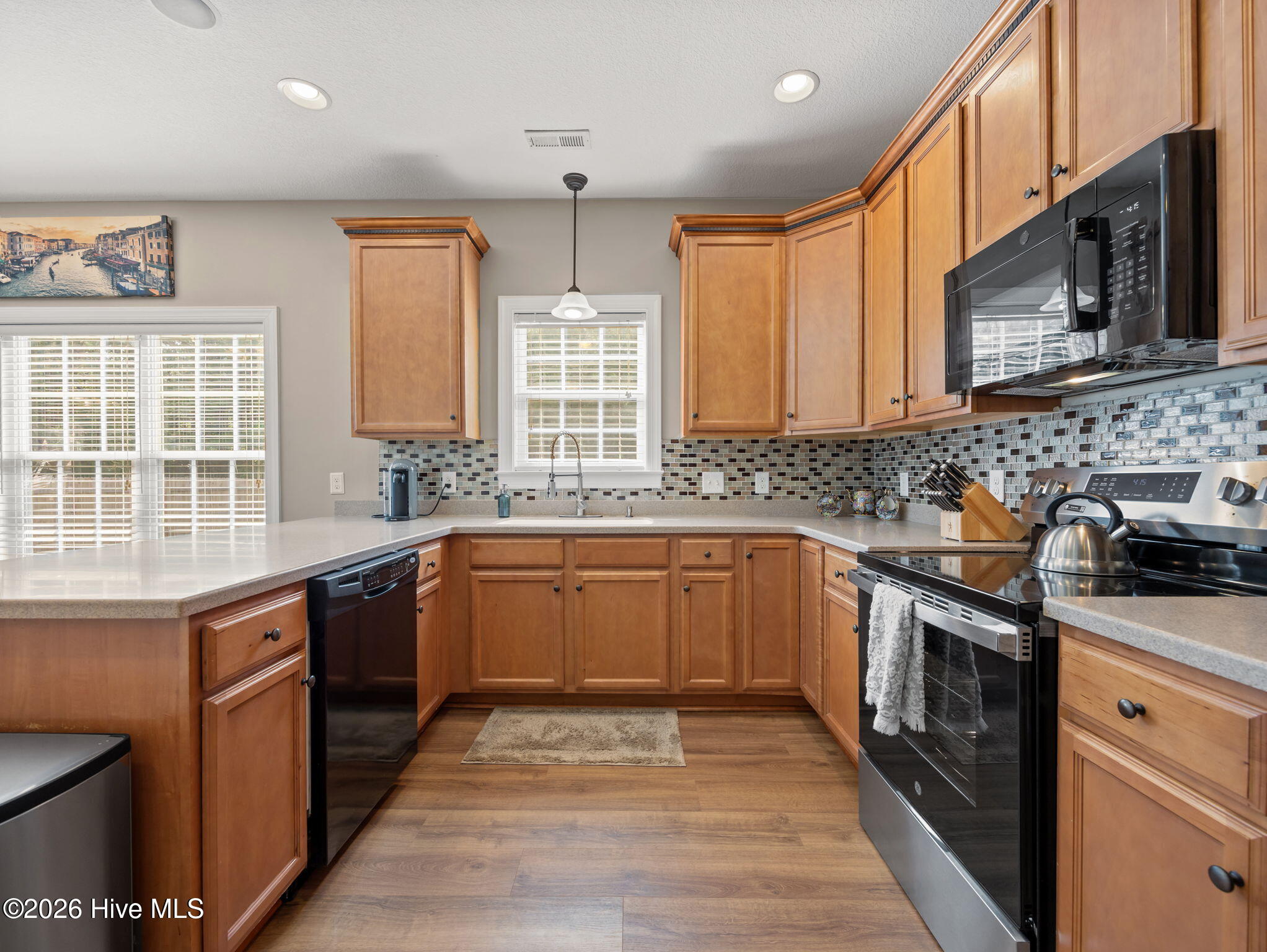 100569646 | Photo 12