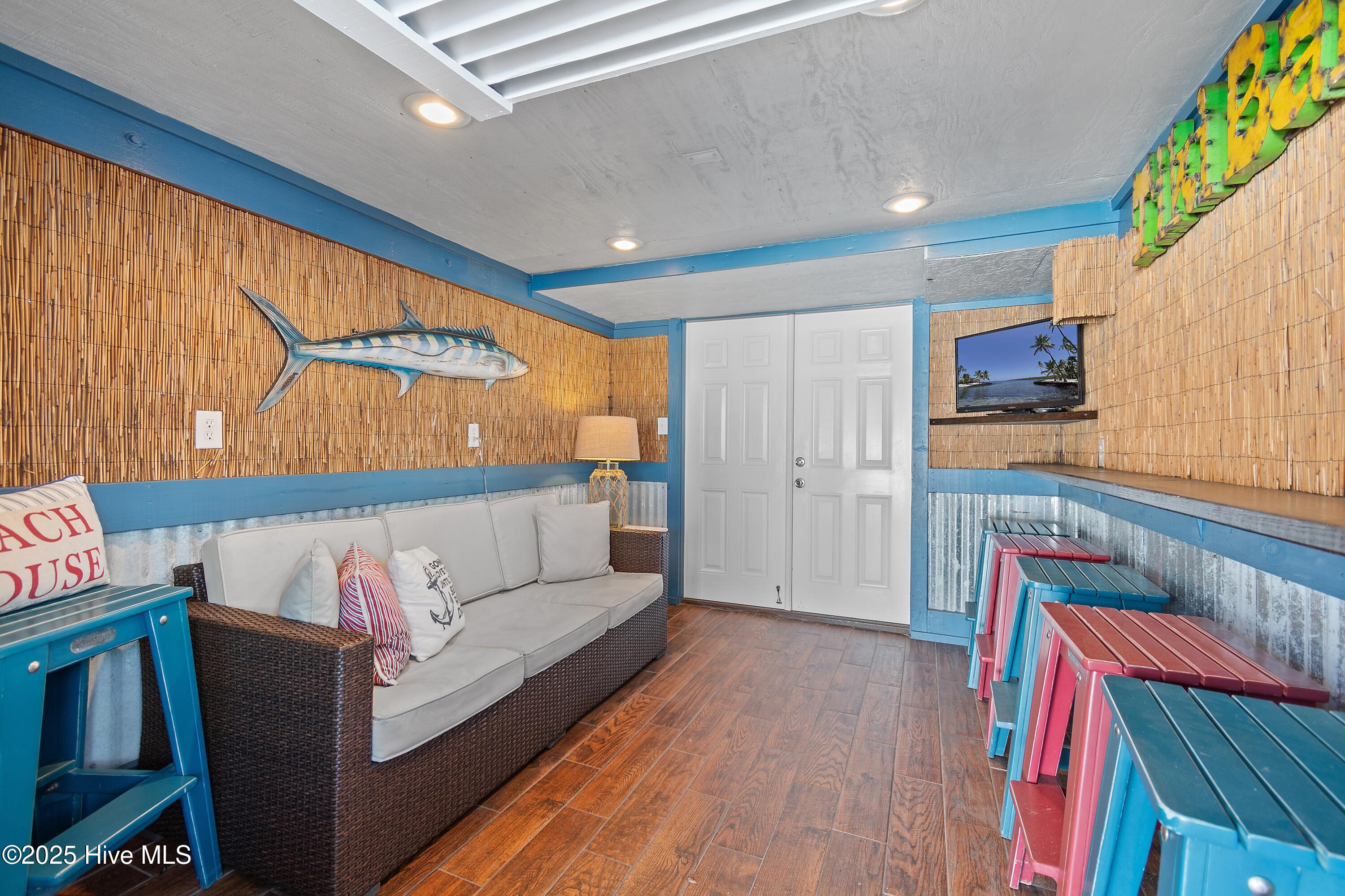 100535227 | Photo 30