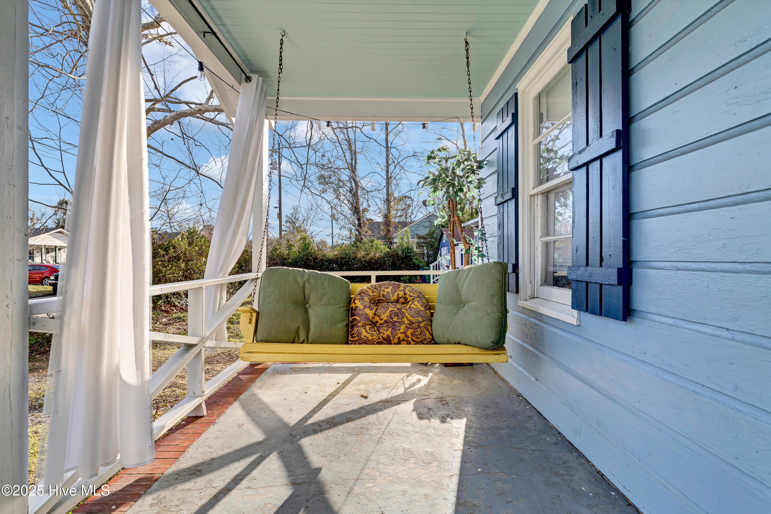 100541610 | Photo 11