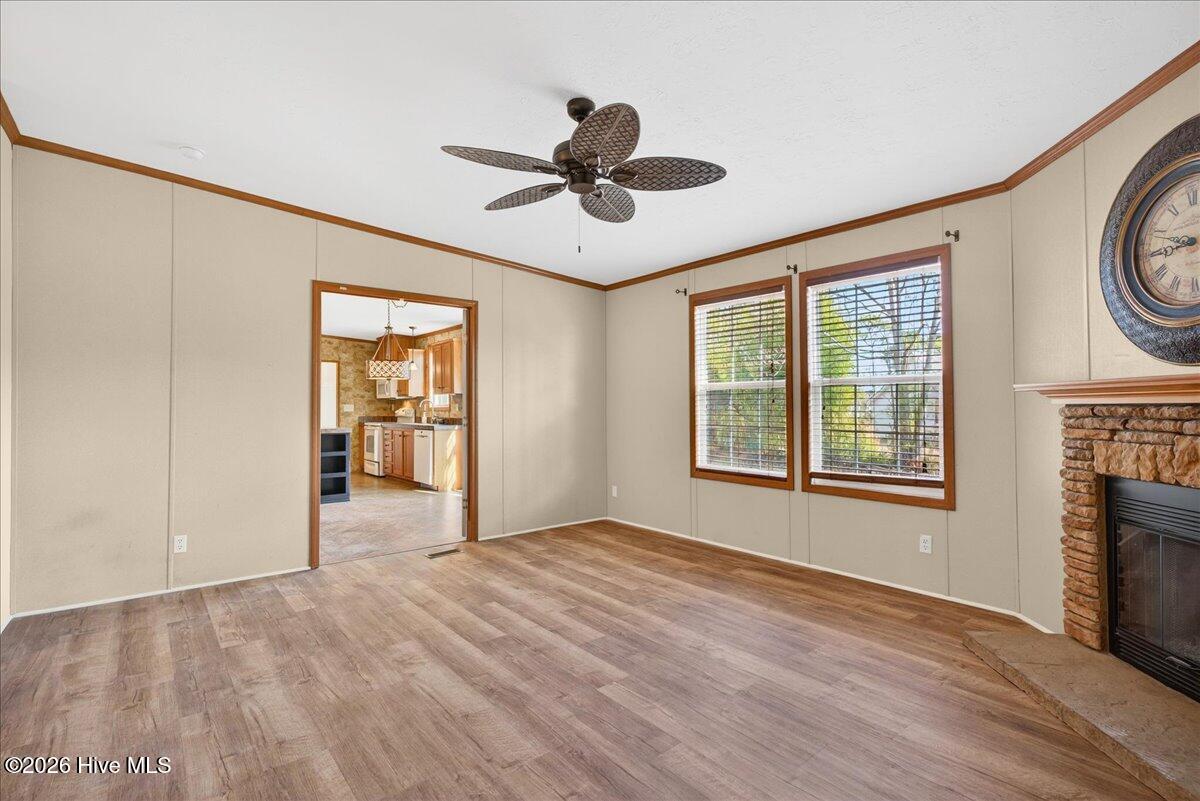 100553428 | Photo 25