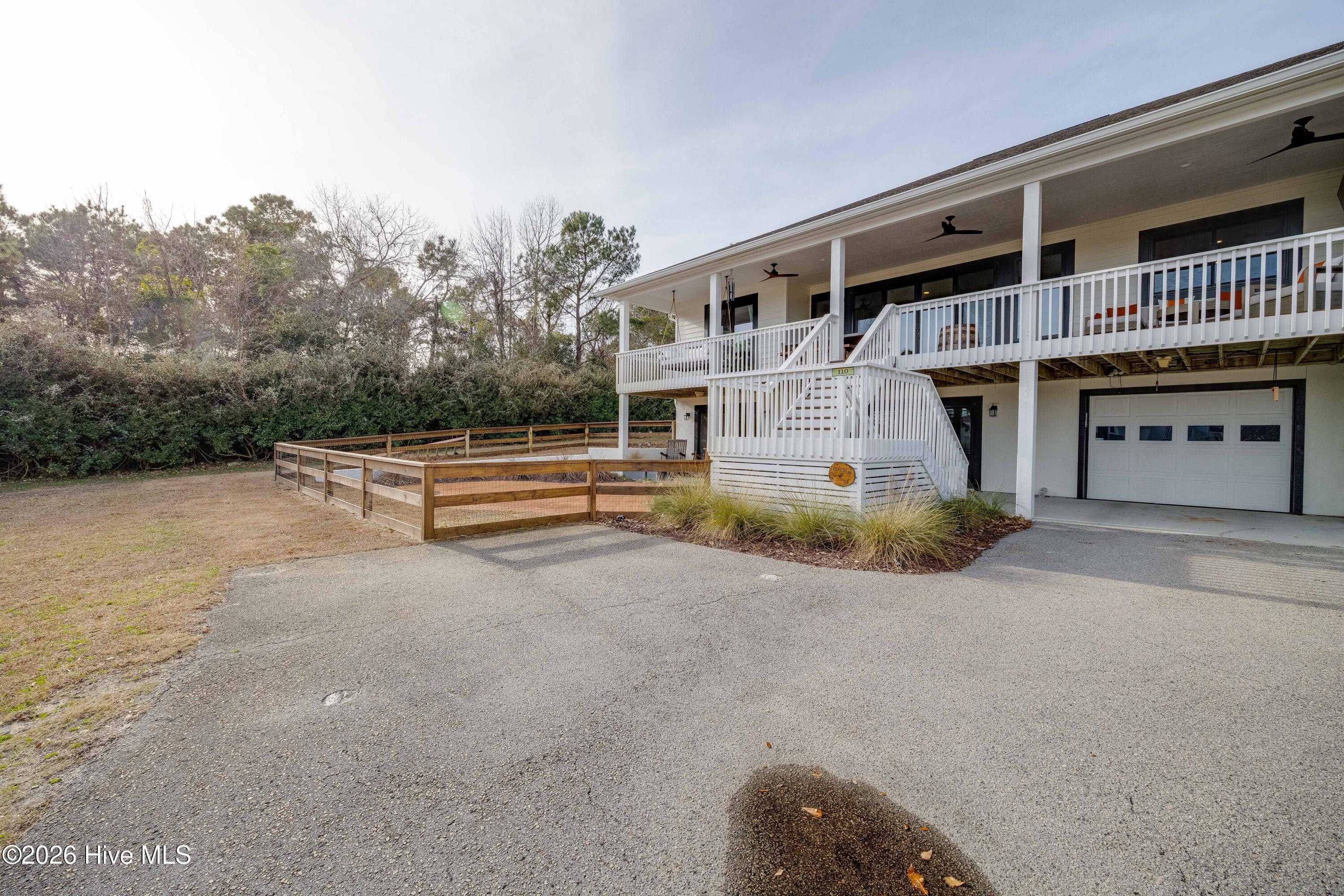 100548978 | Photo 35