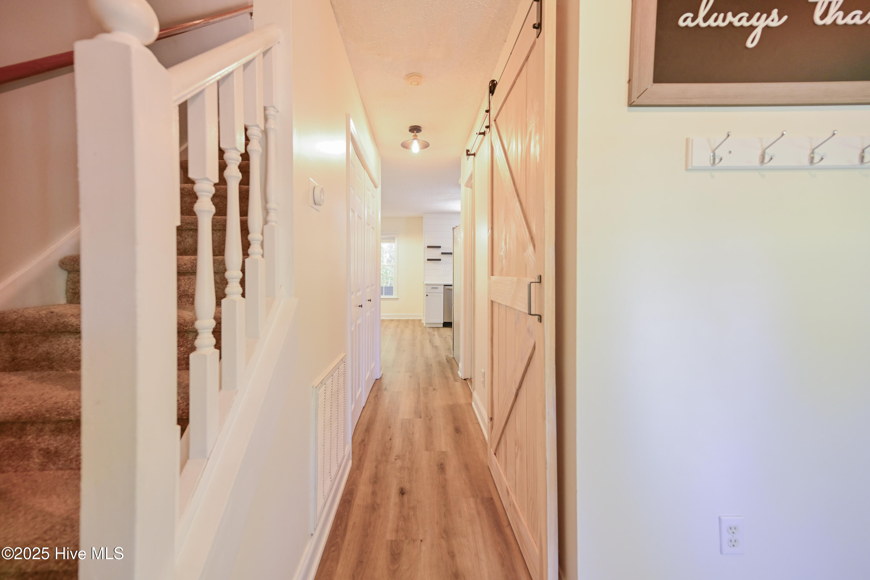 100523748 | Photo 24