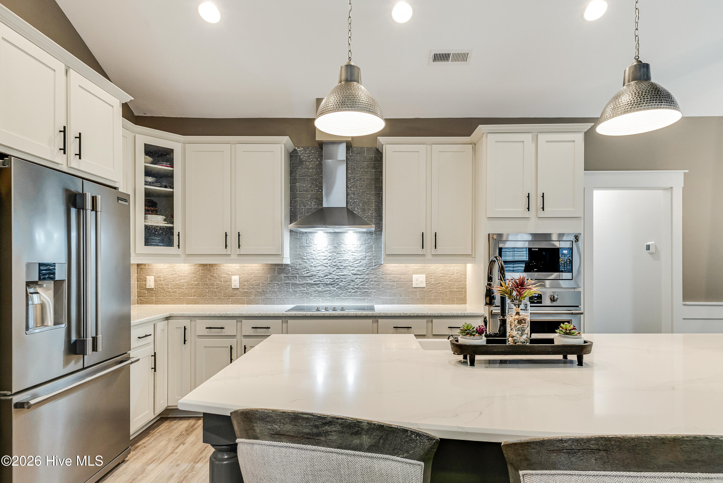 100551306 | Photo 13