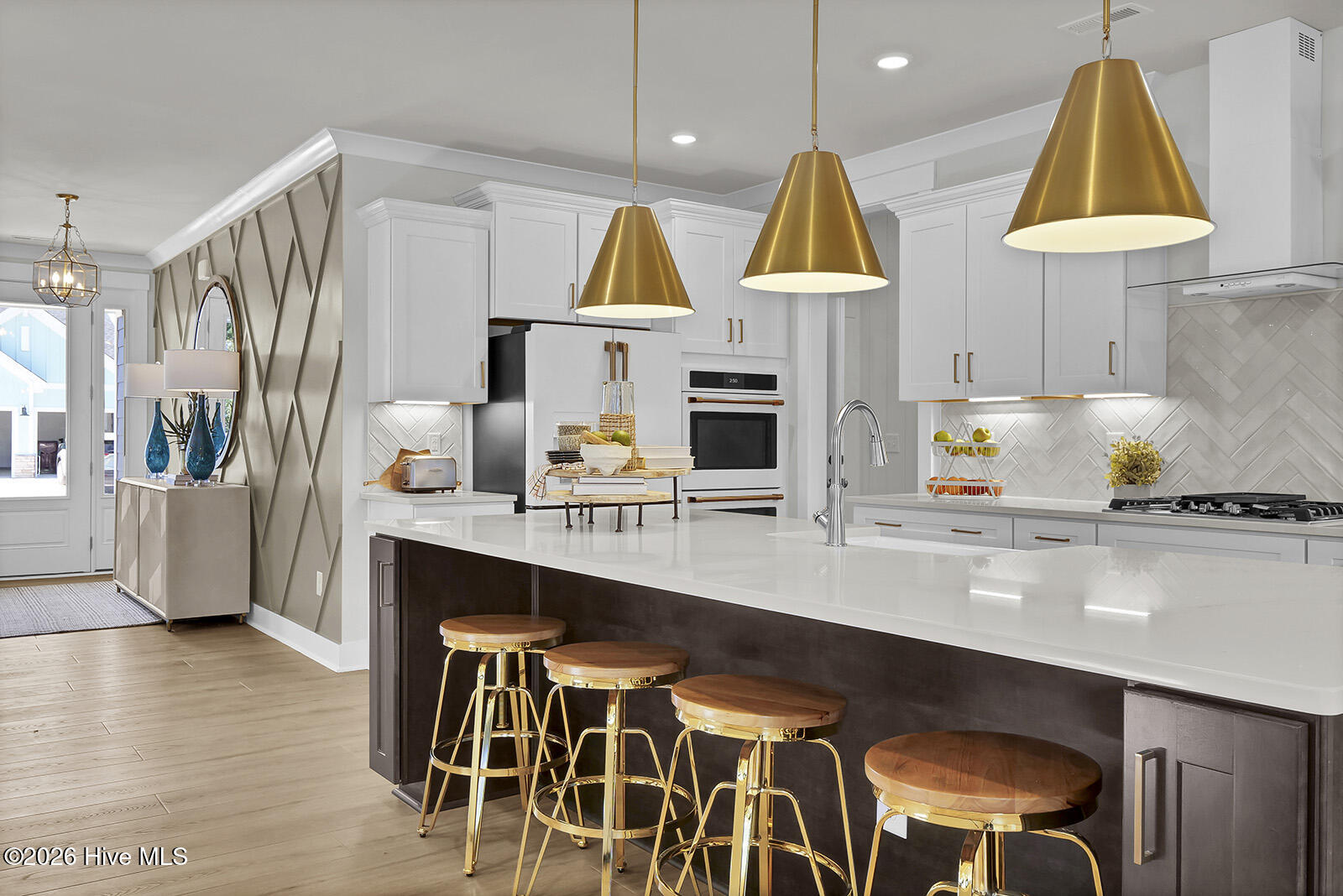 100542605 | Photo 11