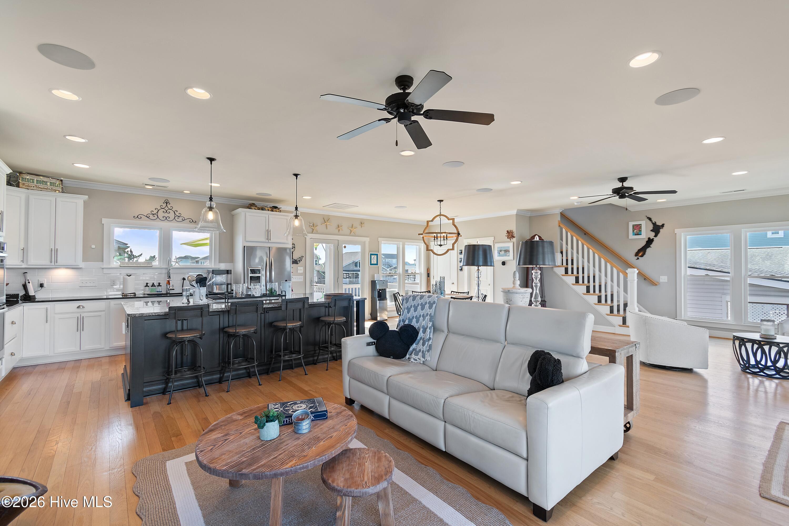 100547870 | Photo 21