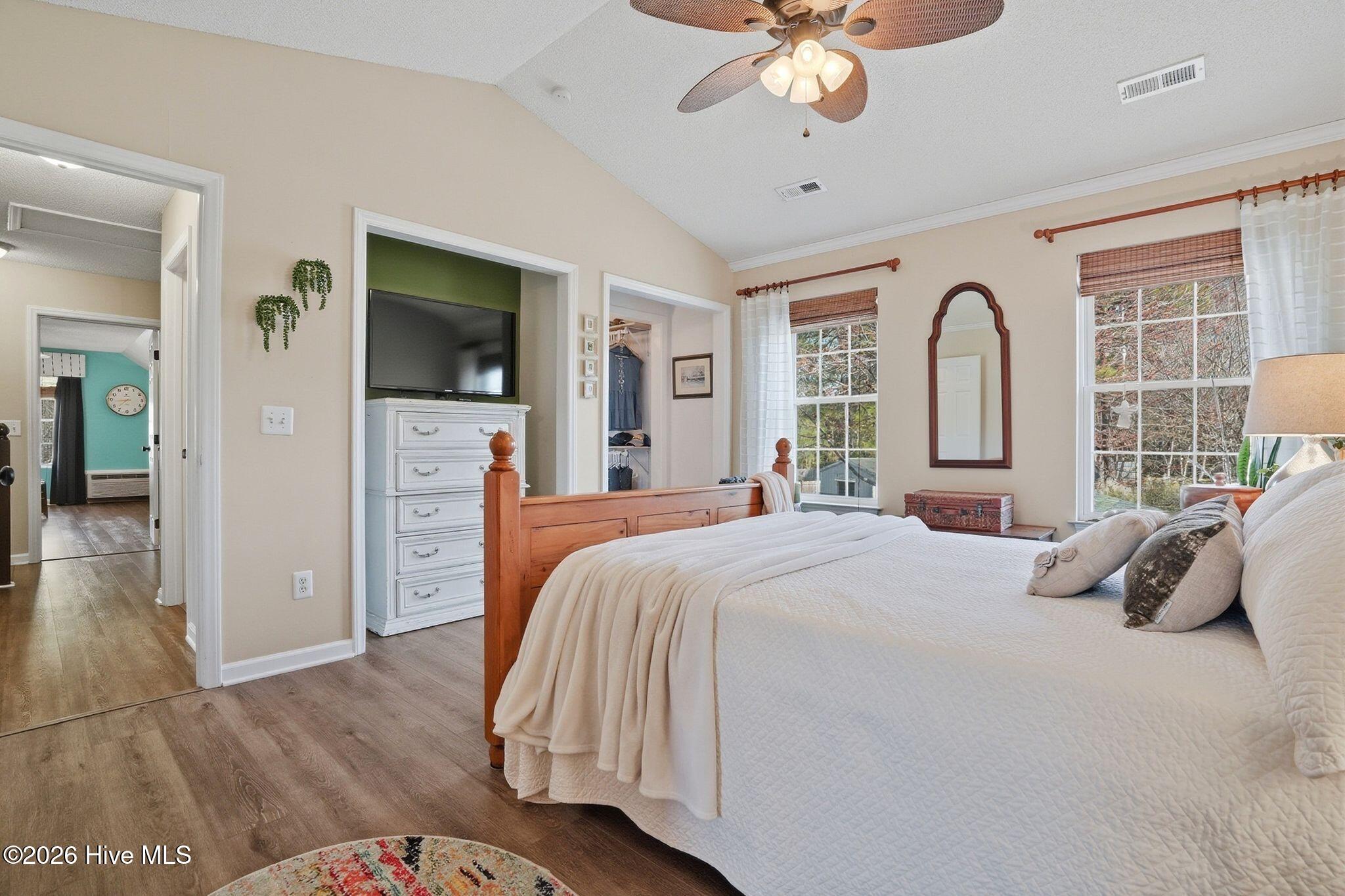 100557423 | Photo 44