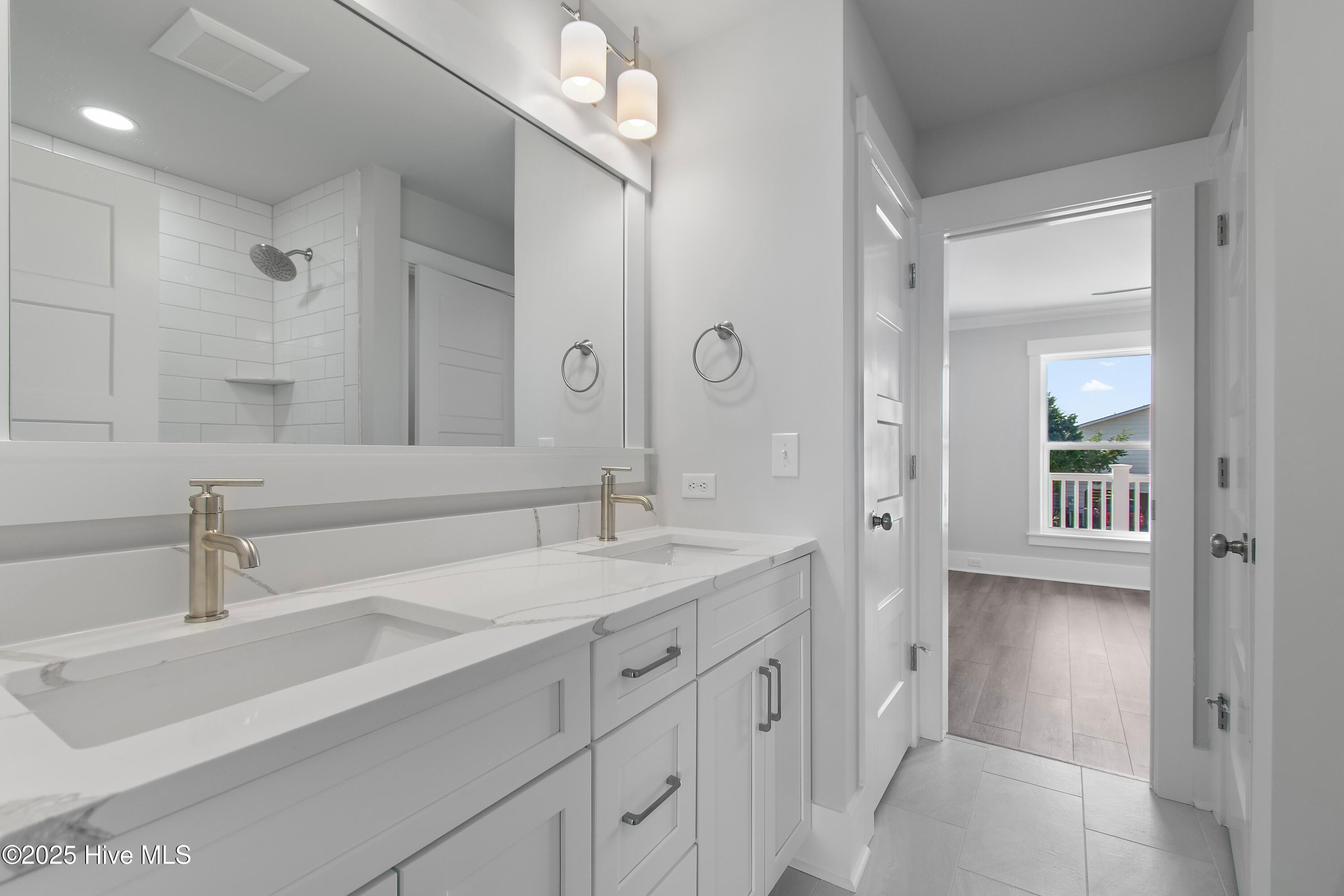 100511699 | Photo 23