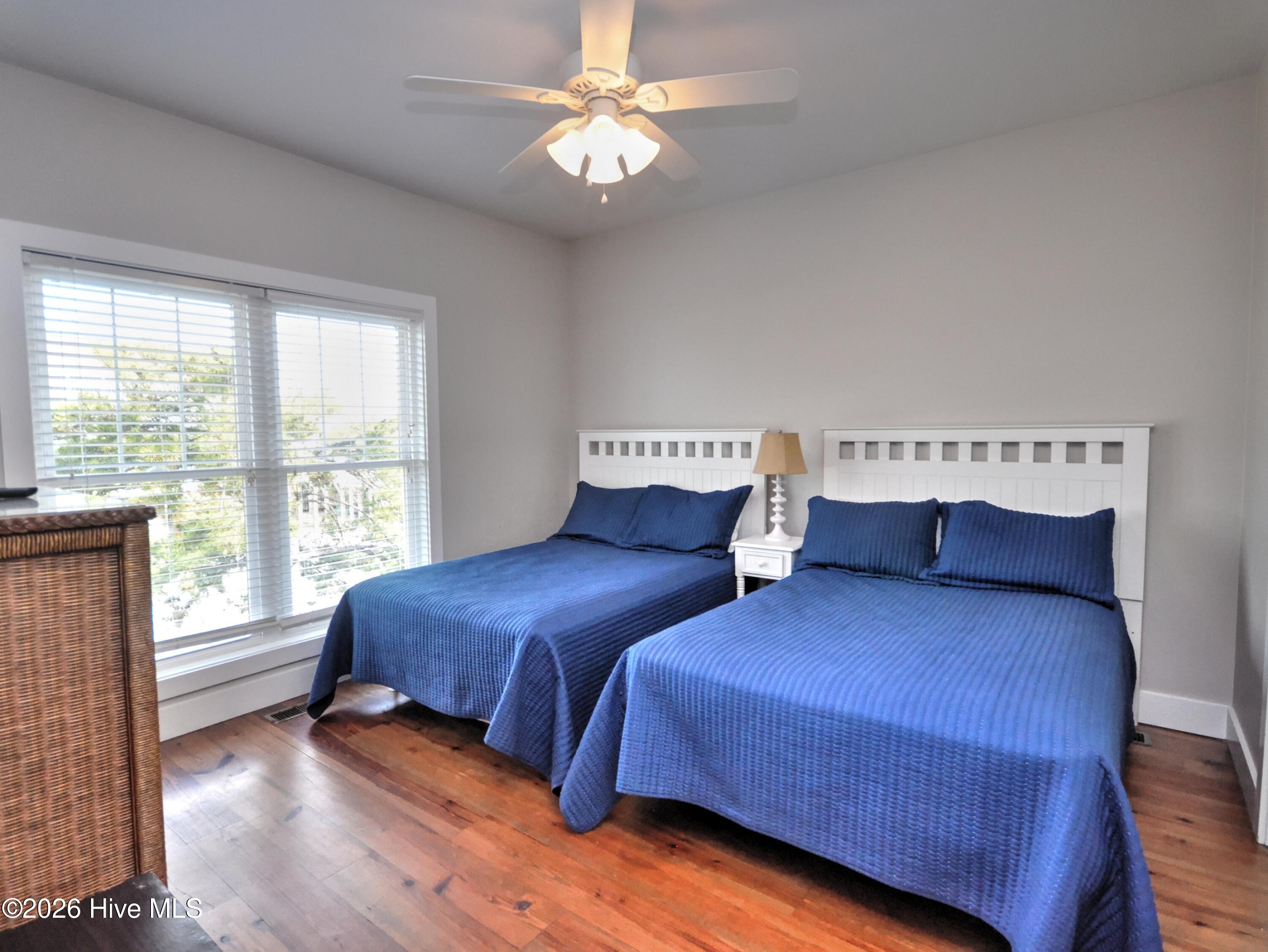 100561409 | Photo 34