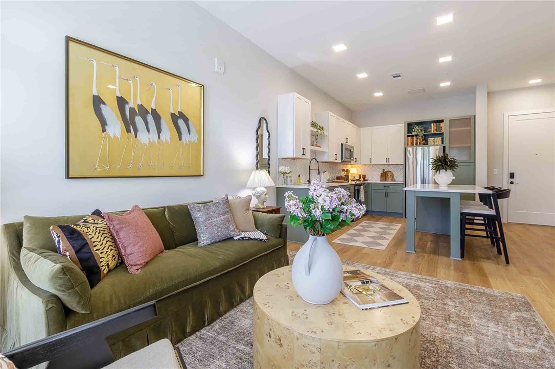 1150 E Perry Lane UNIT B4, Savannah, GA, 31404