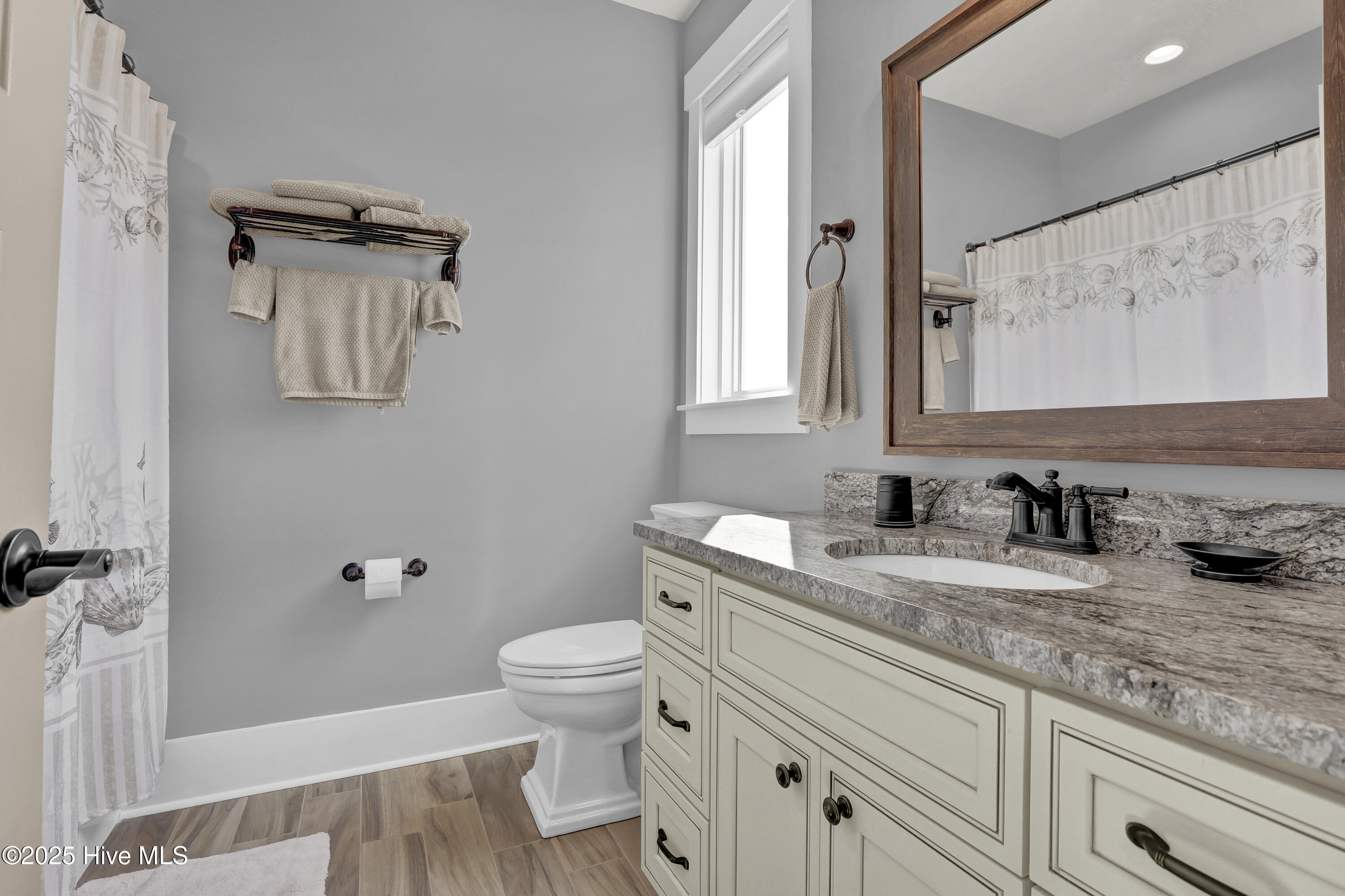 100540247 | Photo 49