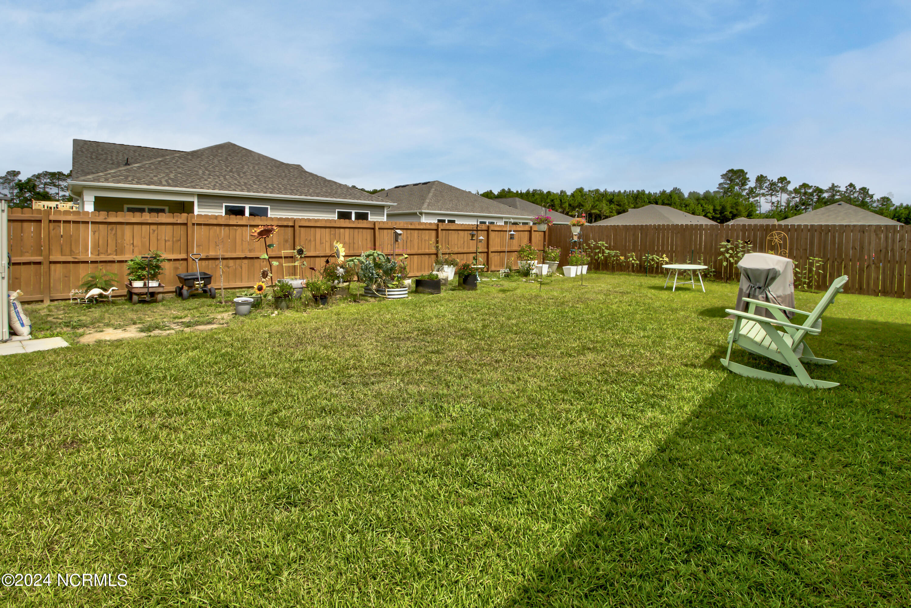 100563722 | Photo 35