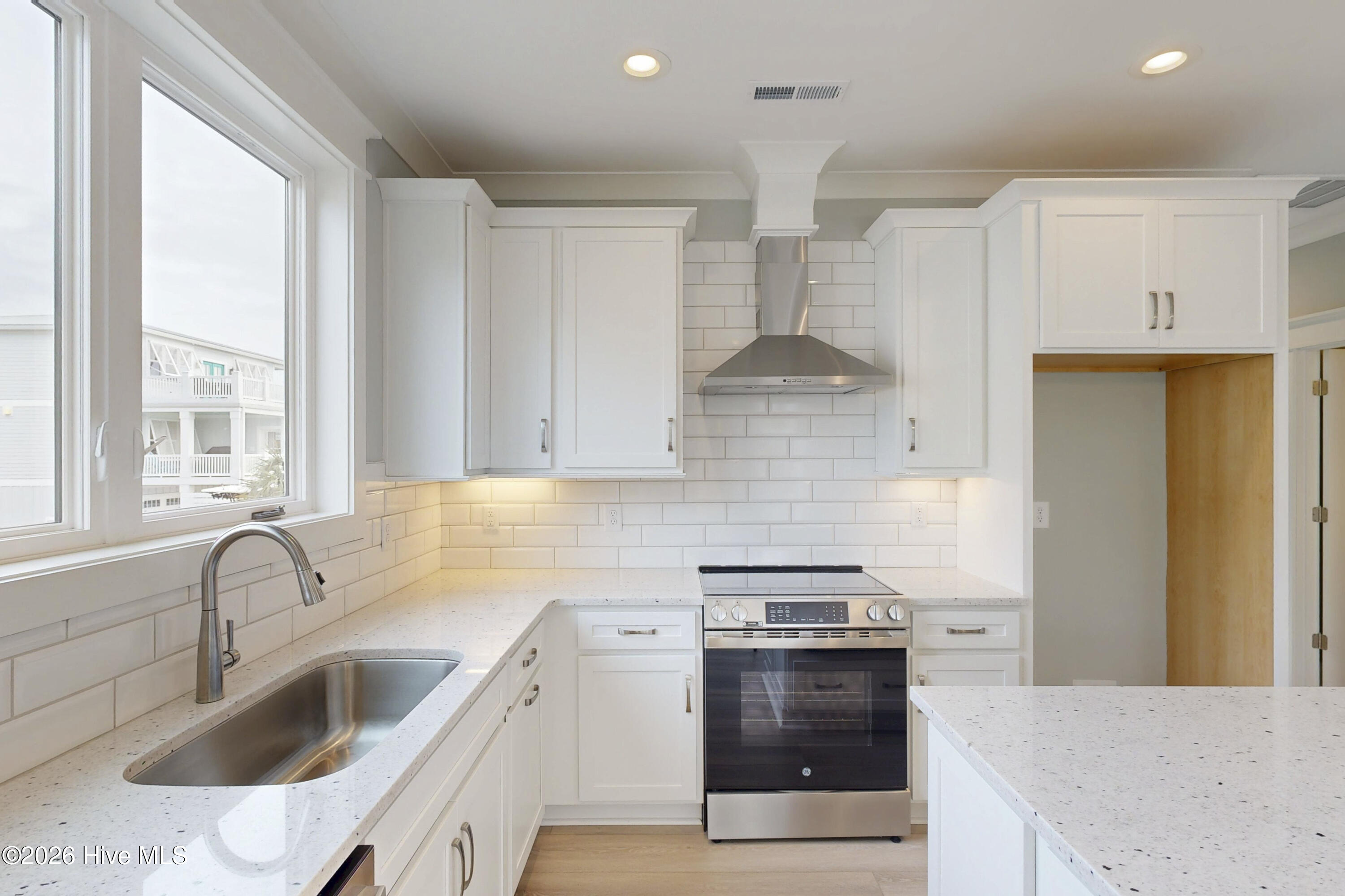 100559746 | Photo 43