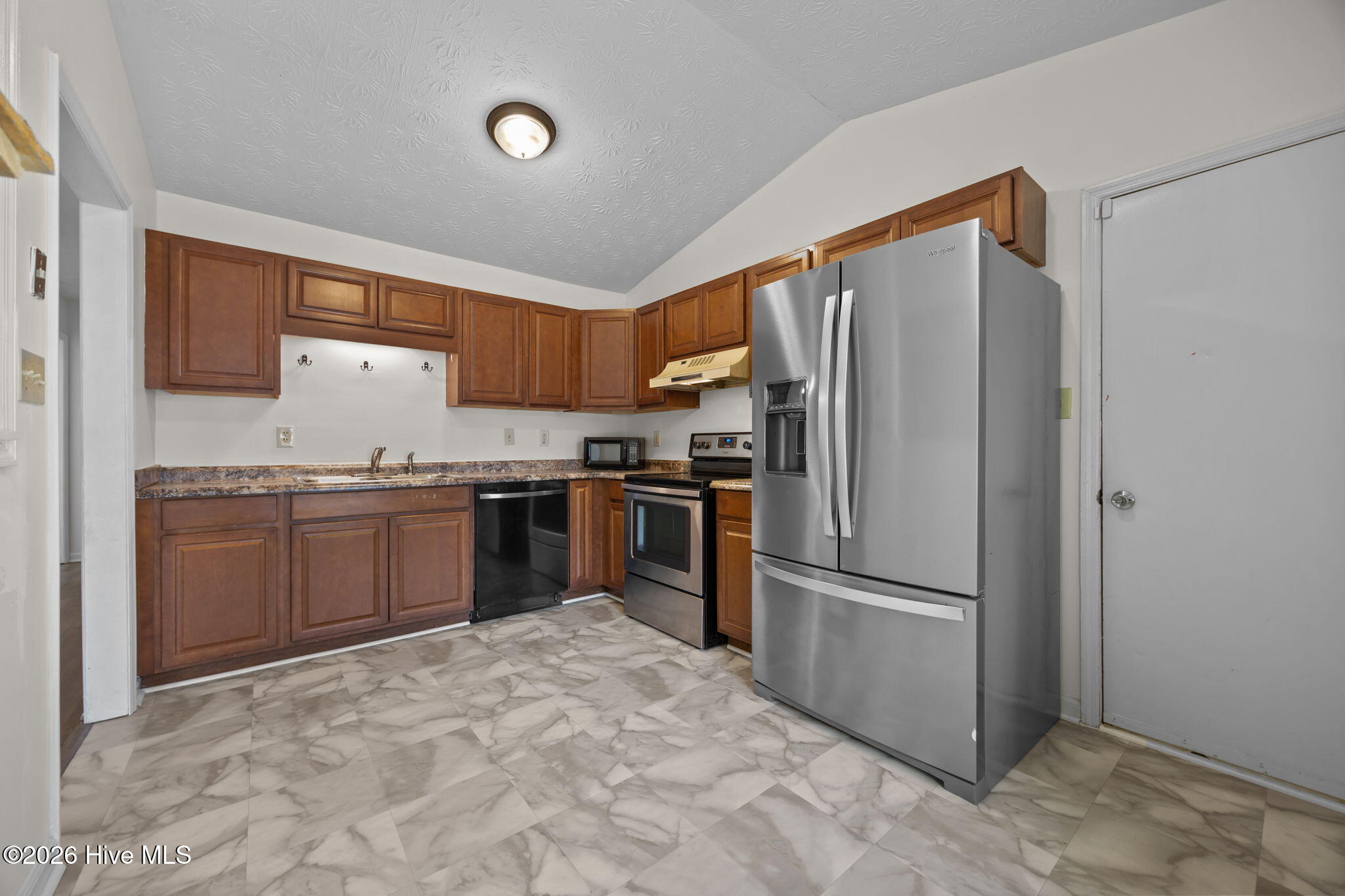 100550938 | Photo 12