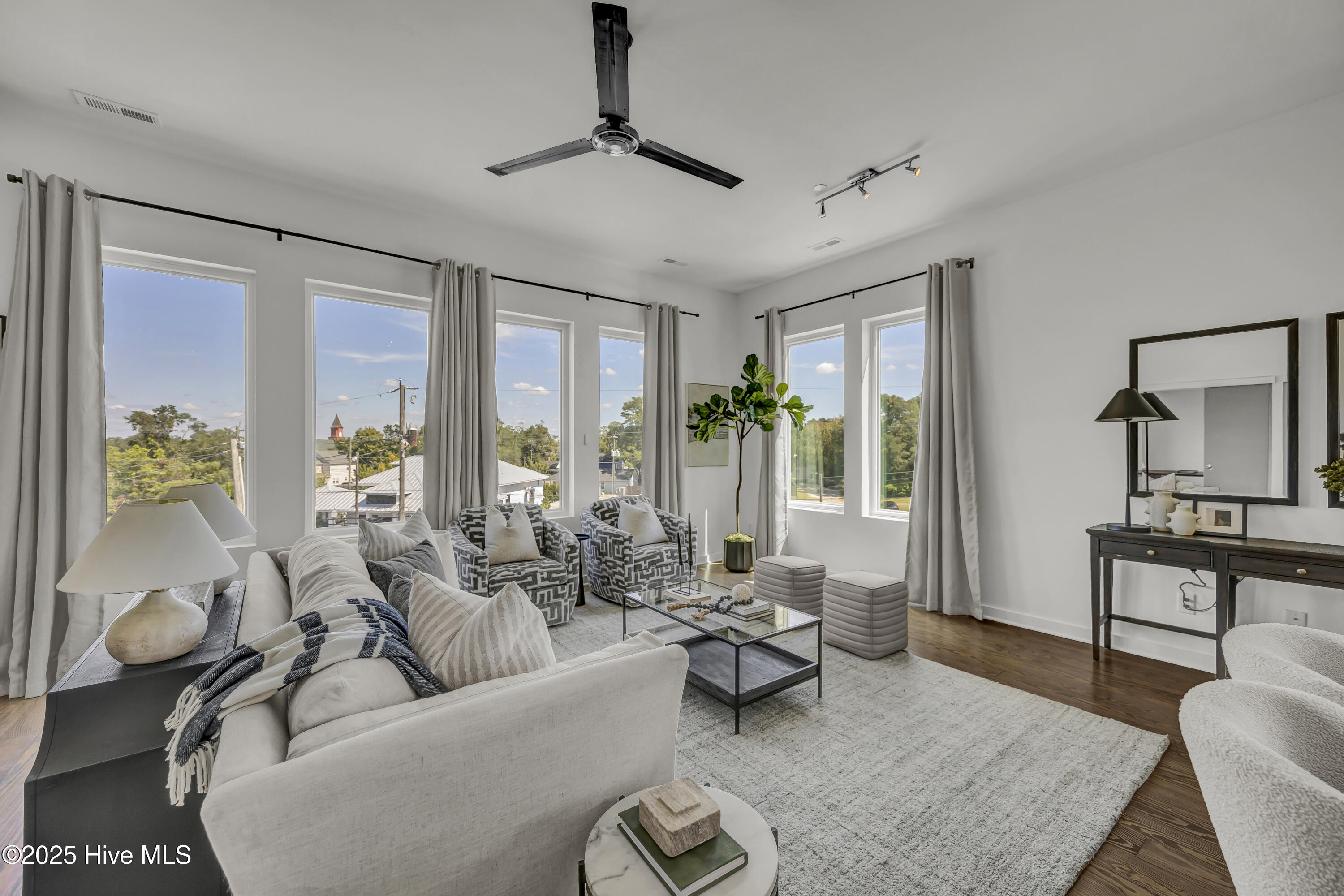 100531421 | Photo 13