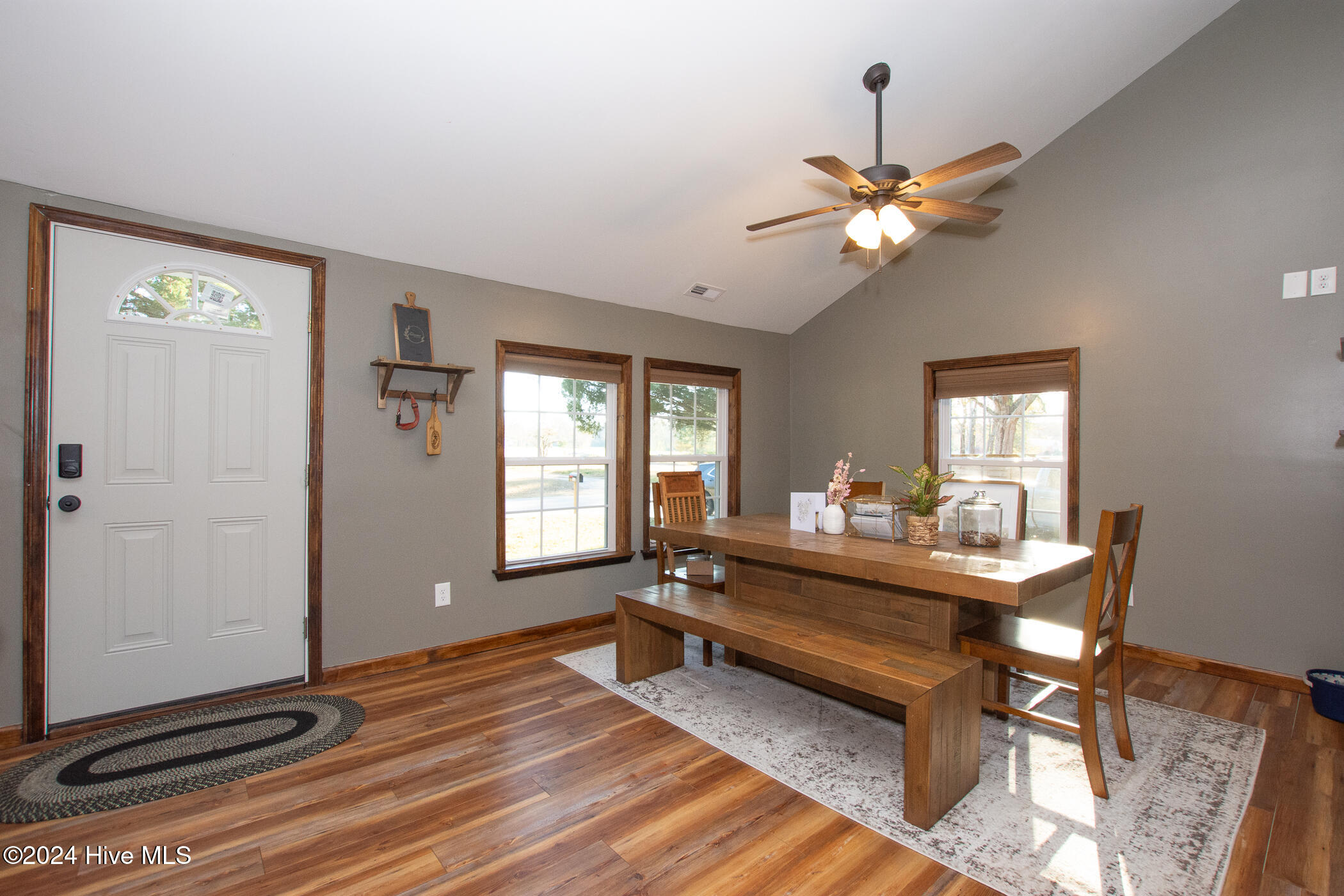 100552342 | Photo 15