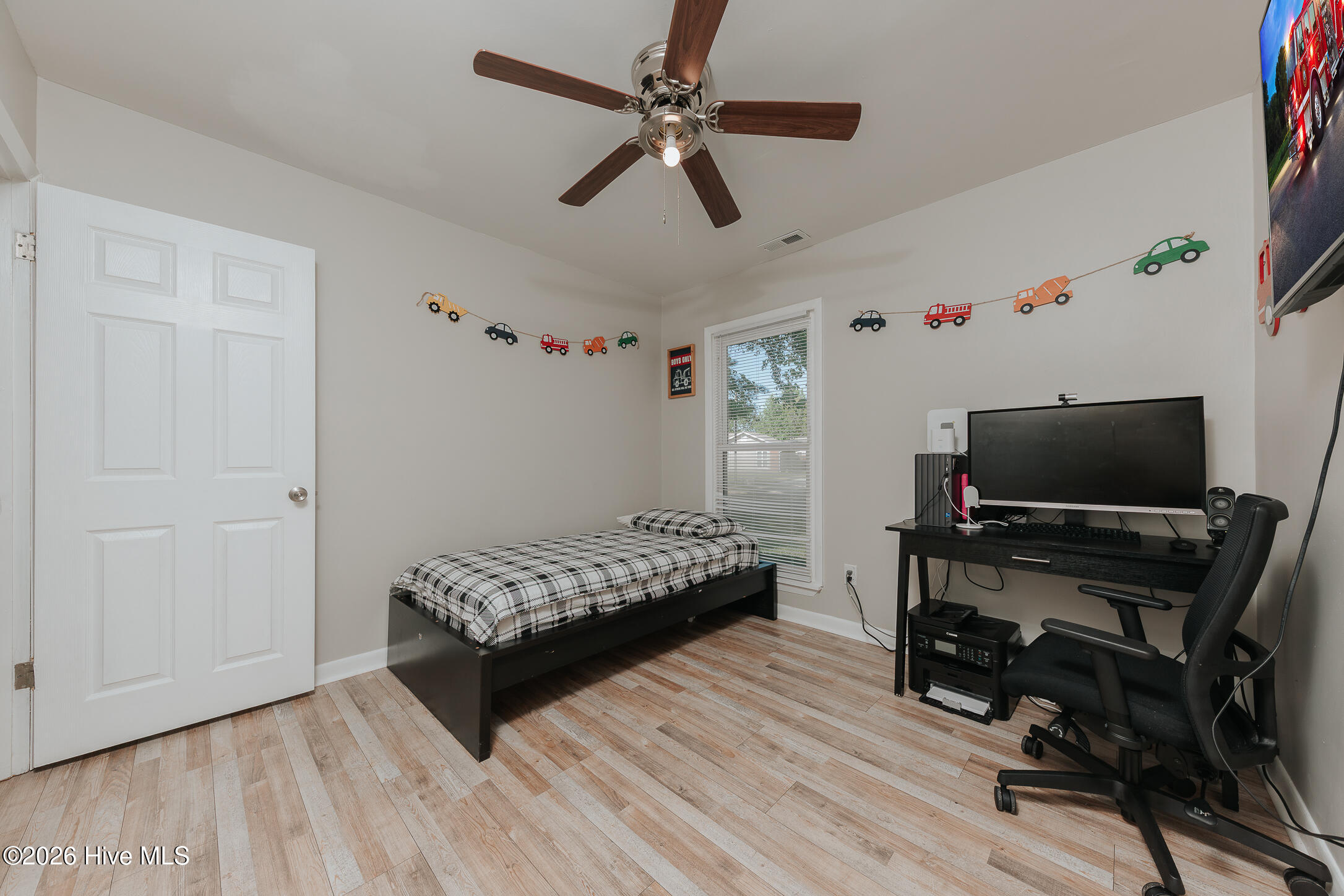 100566387 | Photo 29