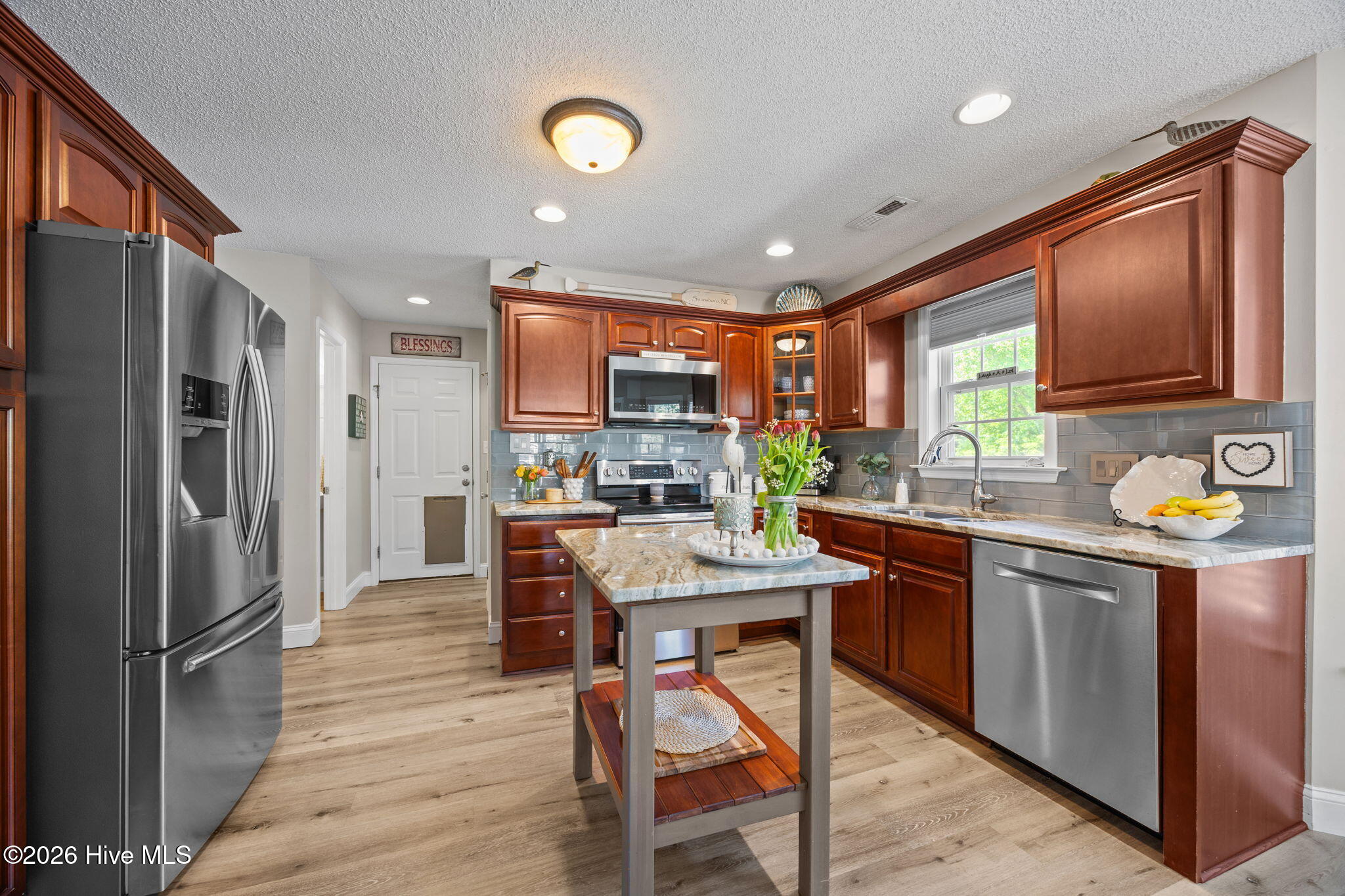 100568672 | Photo 23