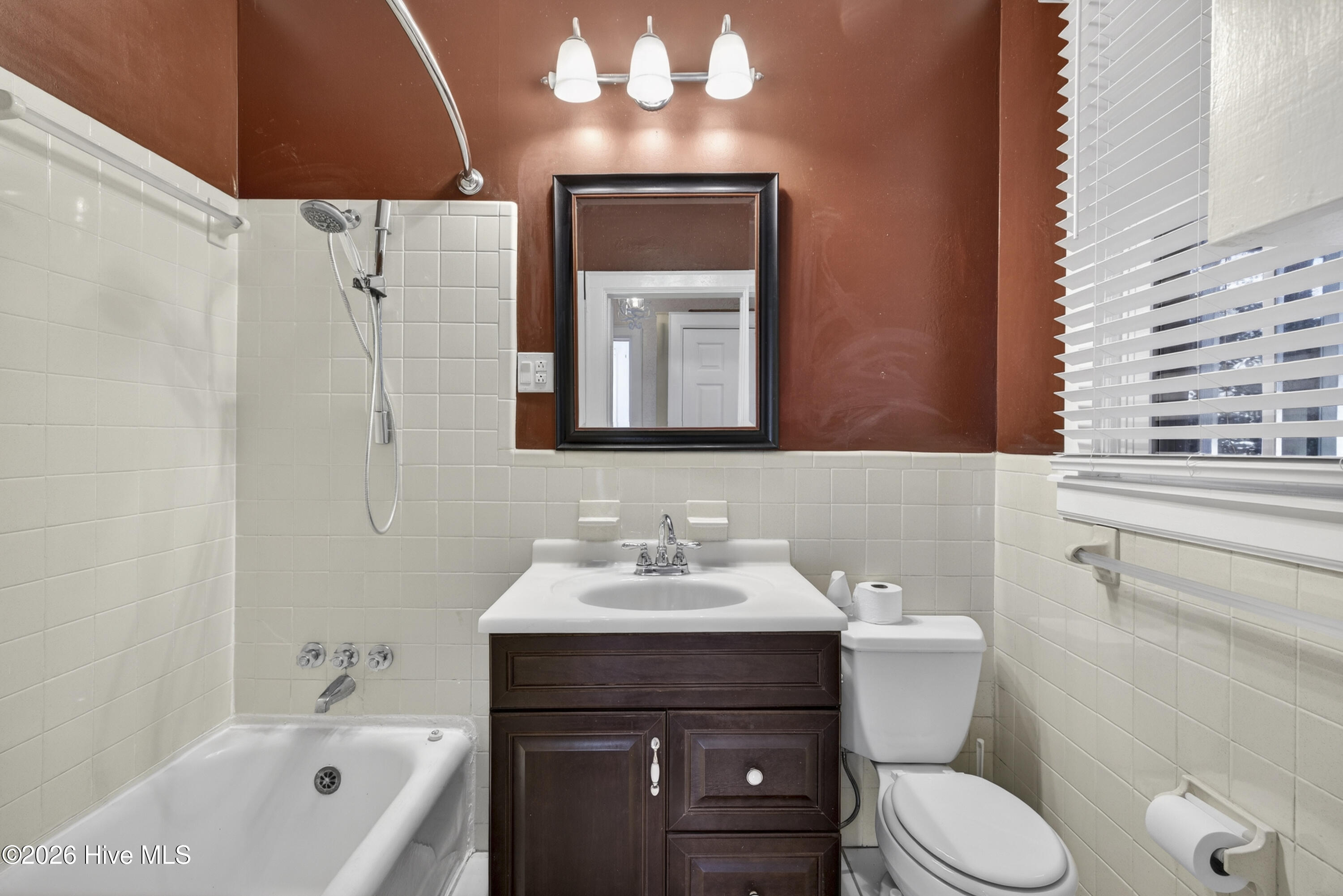 100540787 | Photo 16