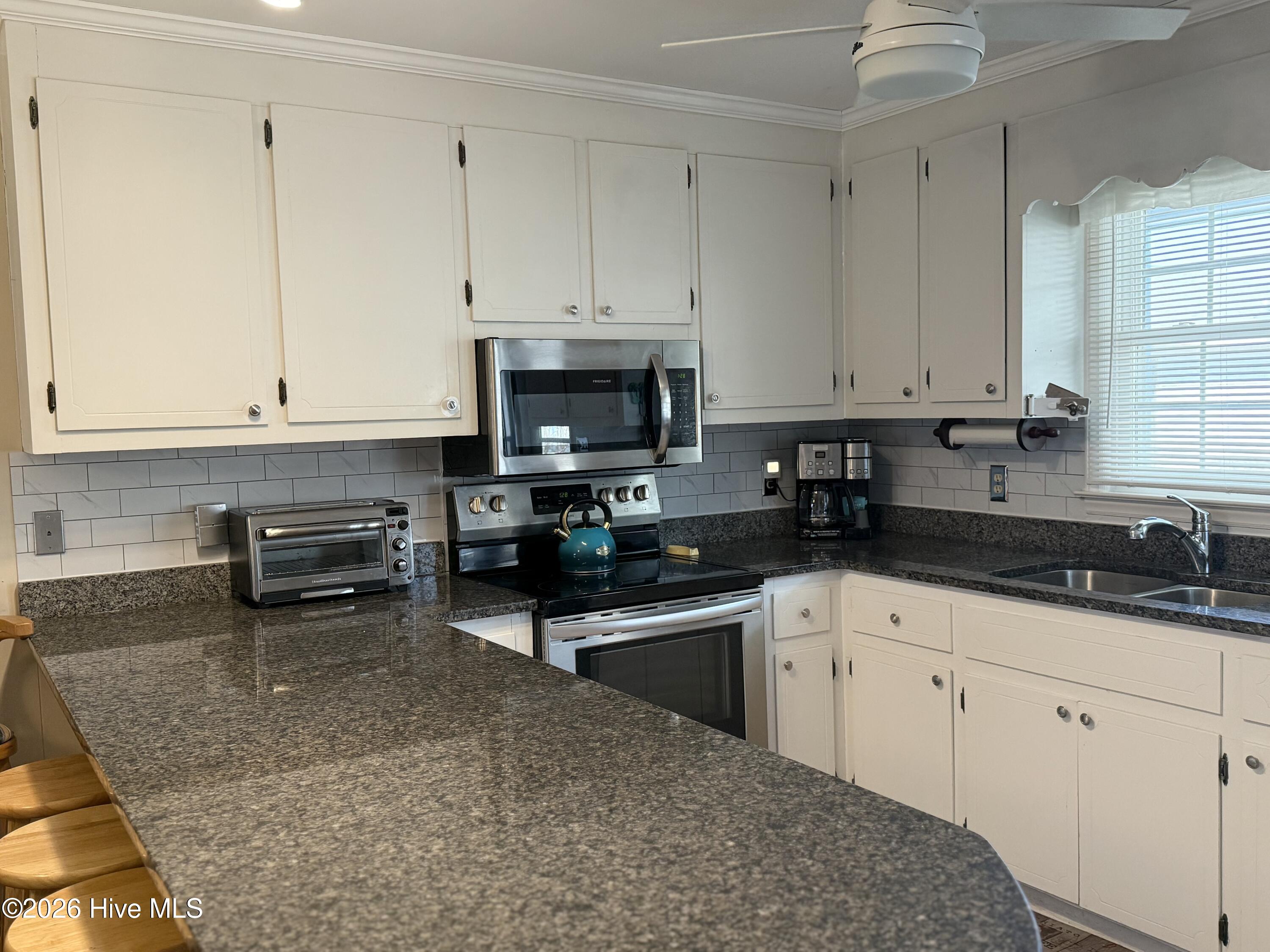 100537685 | Photo 13