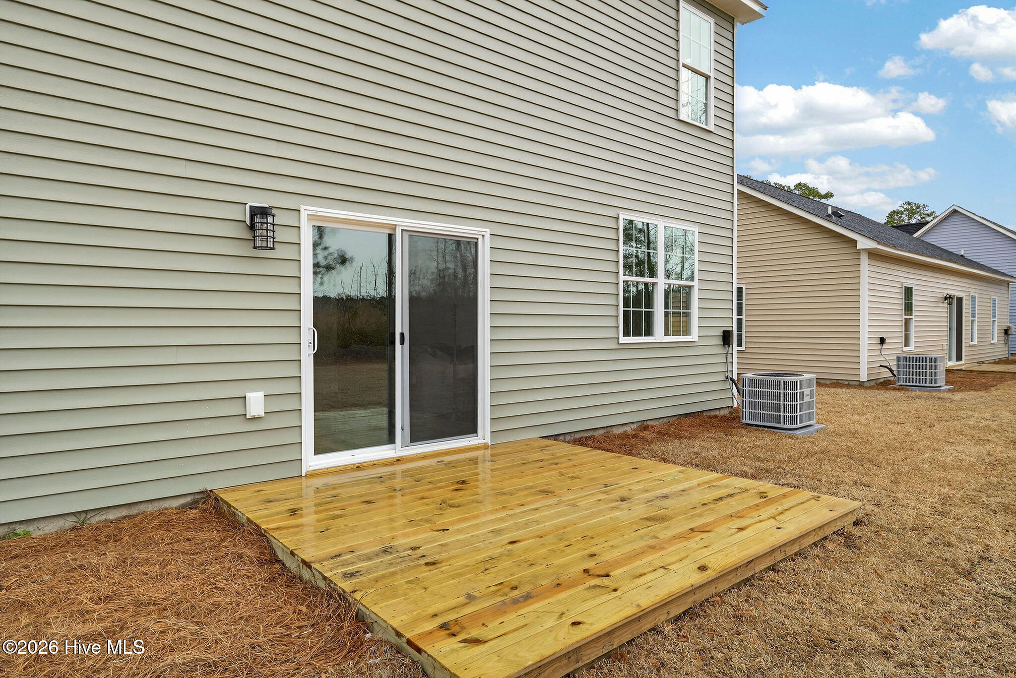 100548274 | Photo 35