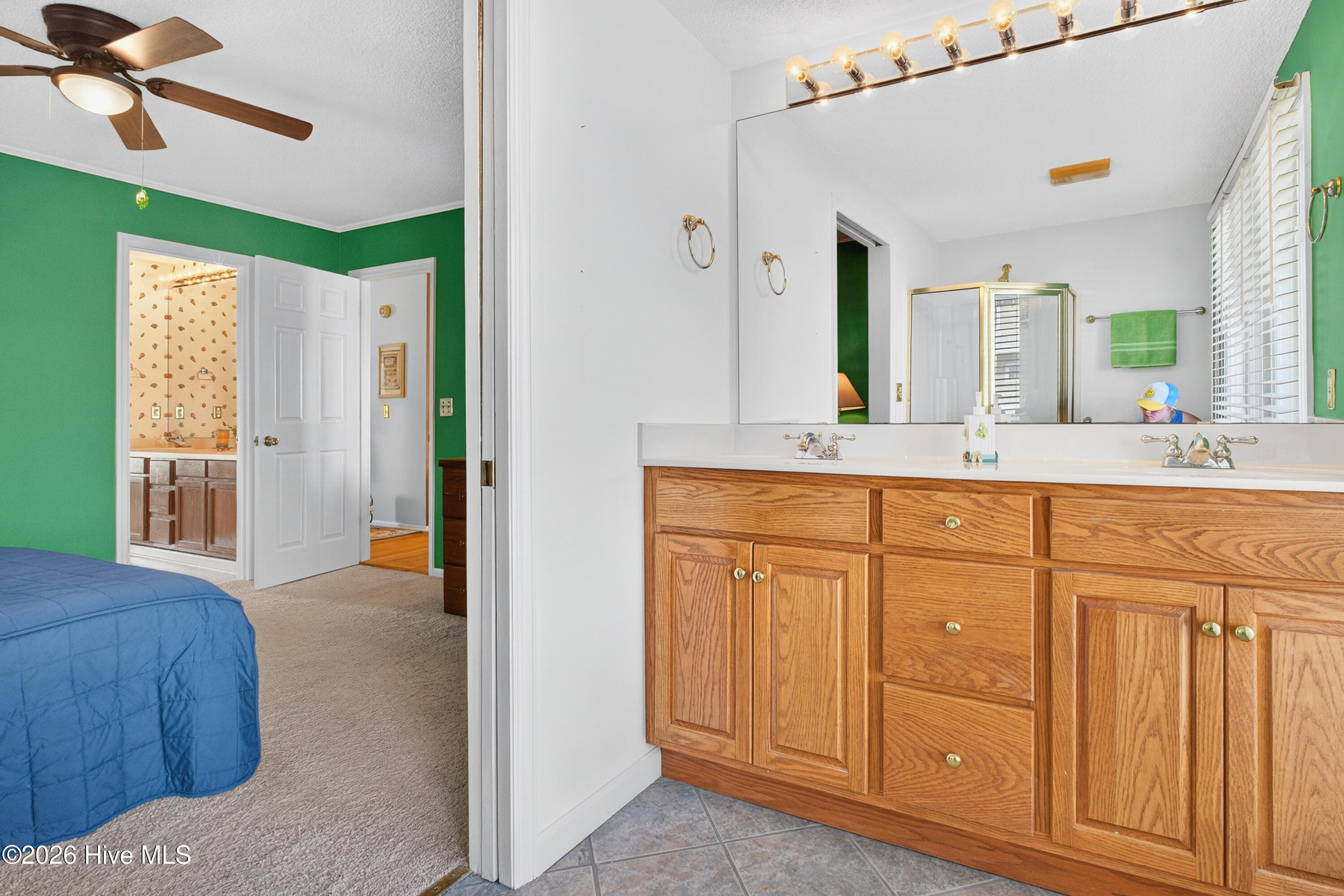 100558876 | Photo 18