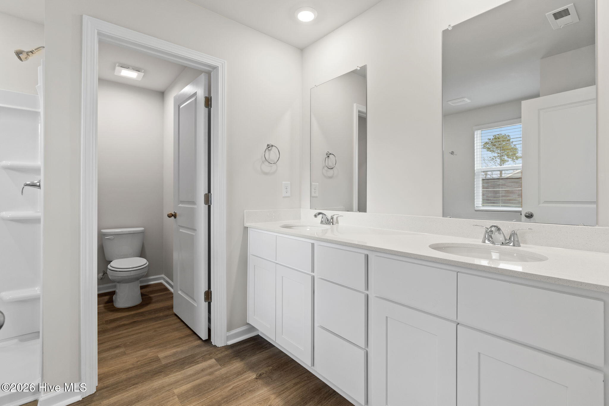 100561908 | Photo 17